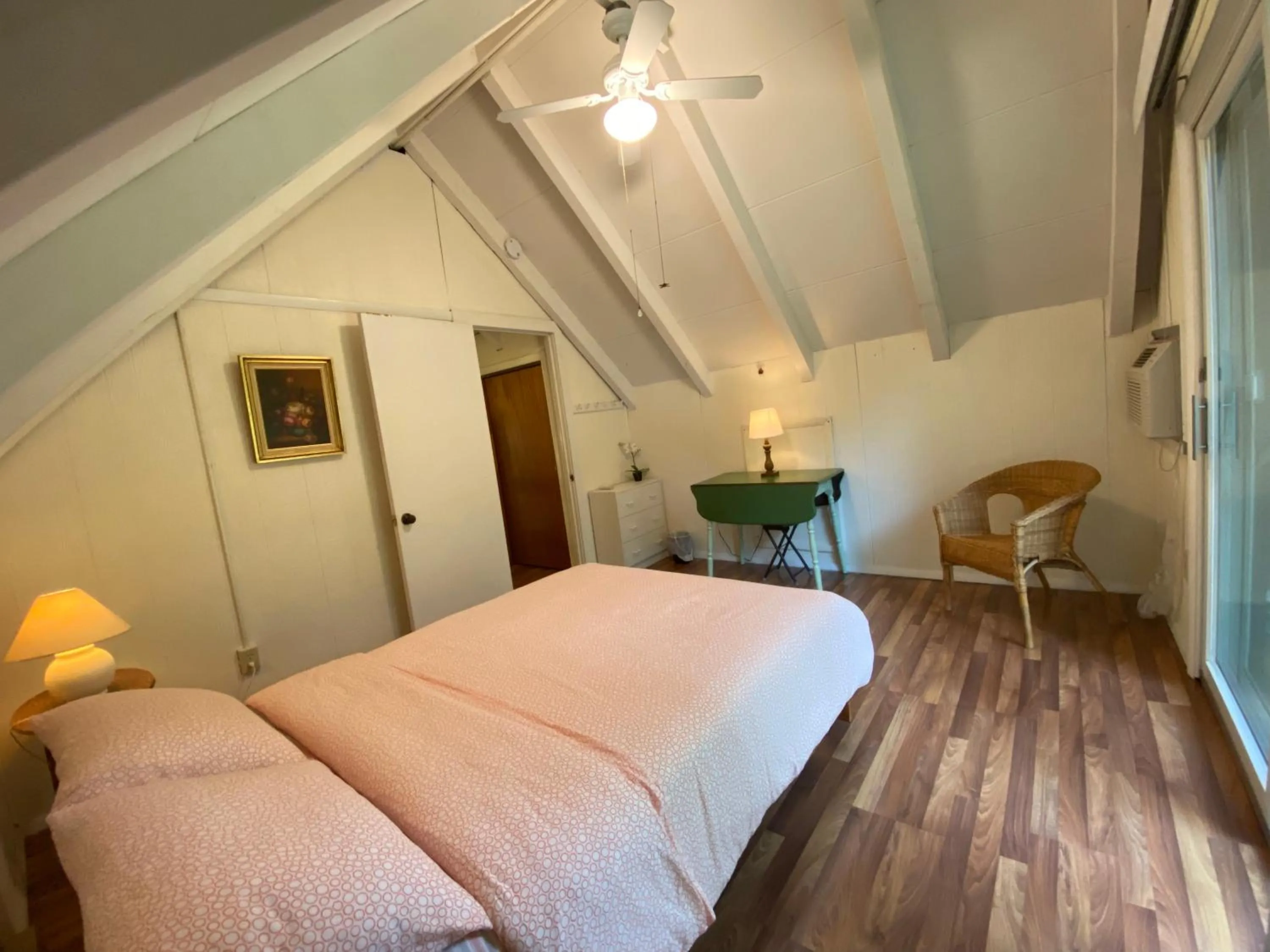 Bed in Secluded Greekside Cabin near Camelback