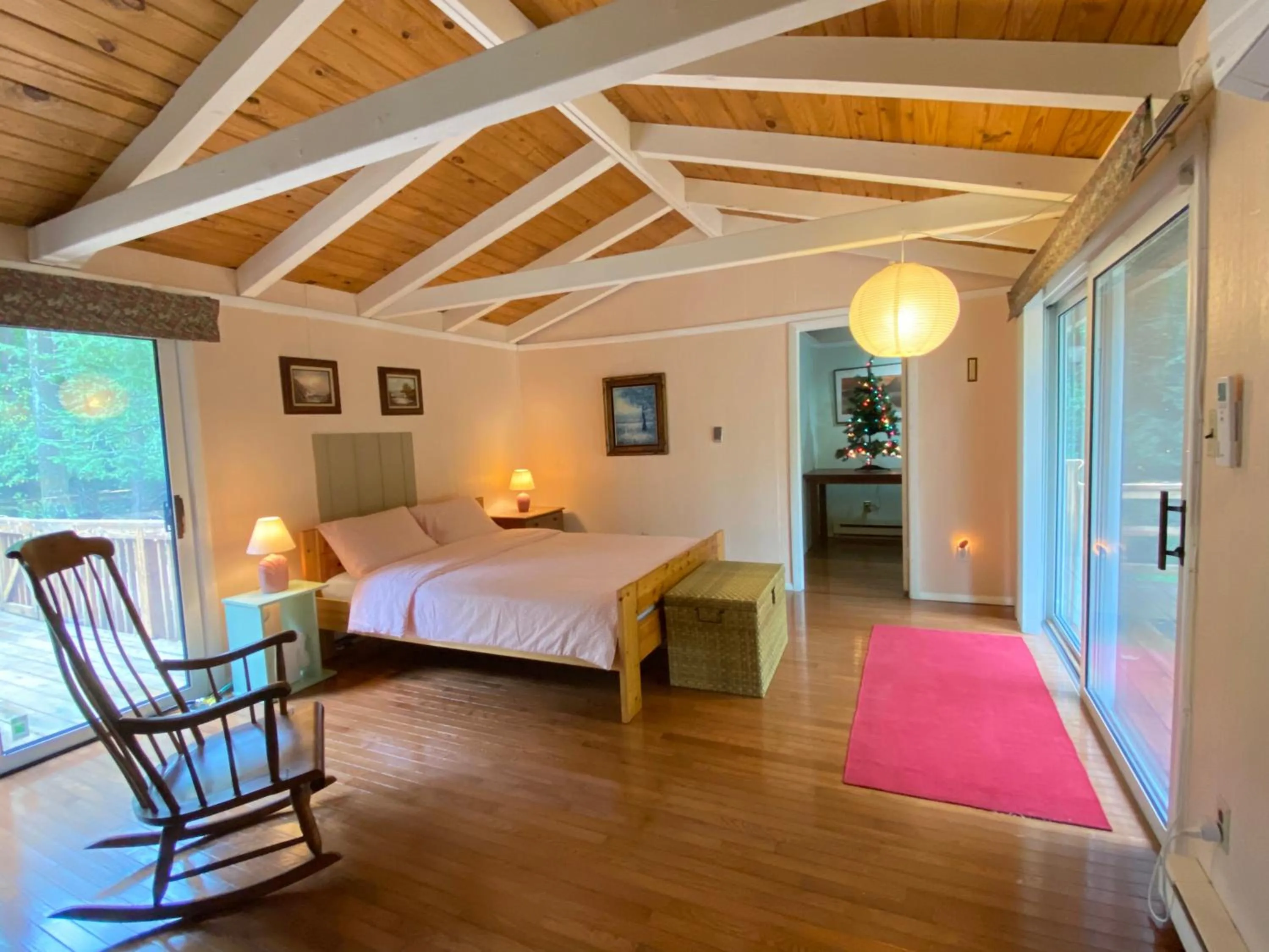 Bed in Secluded Greekside Cabin near Camelback