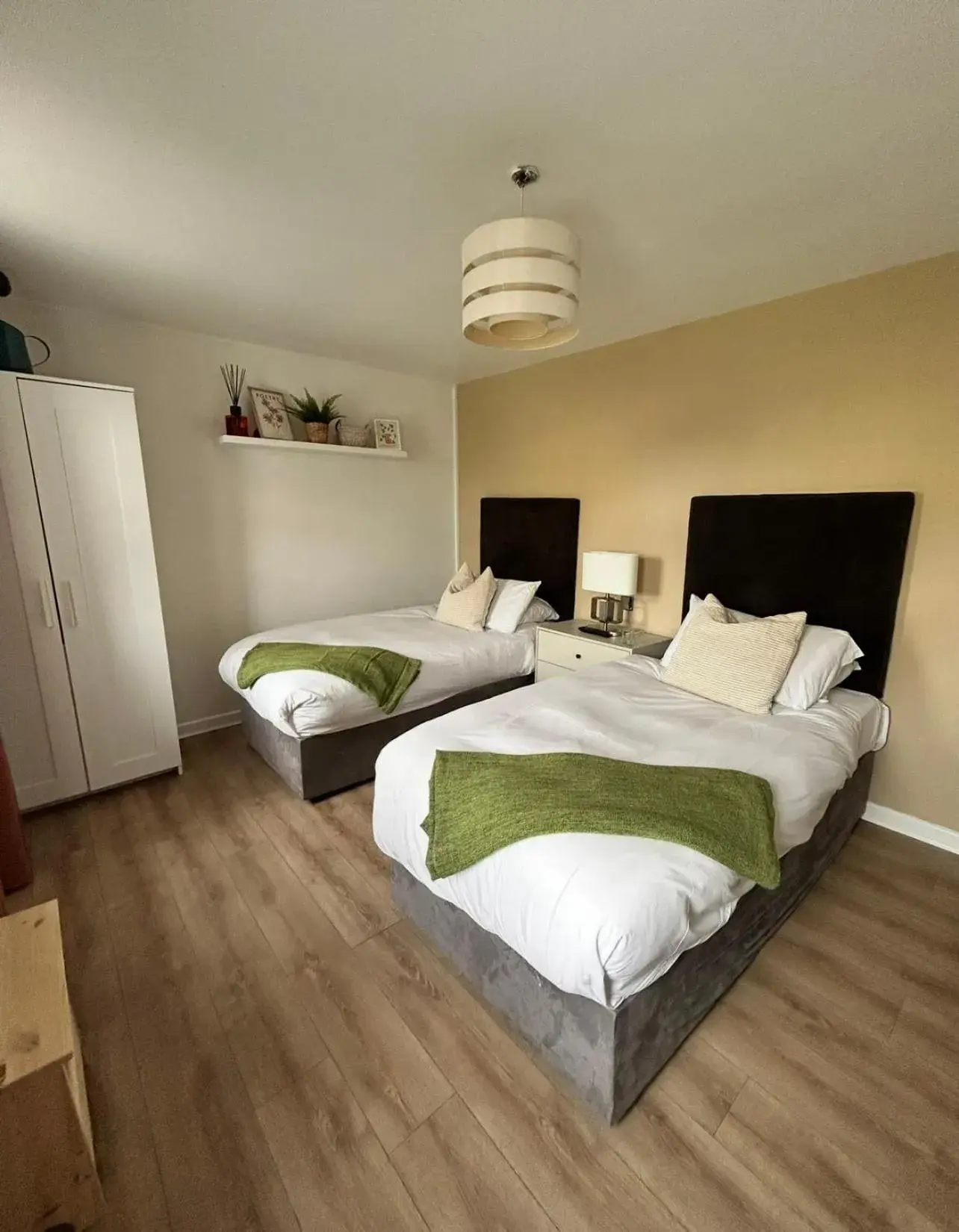 Standard Twin Room in Maddens Bridge Bar & Guesthouse Standard Twin Room in Maddens Bridge Bar & Guesthouse