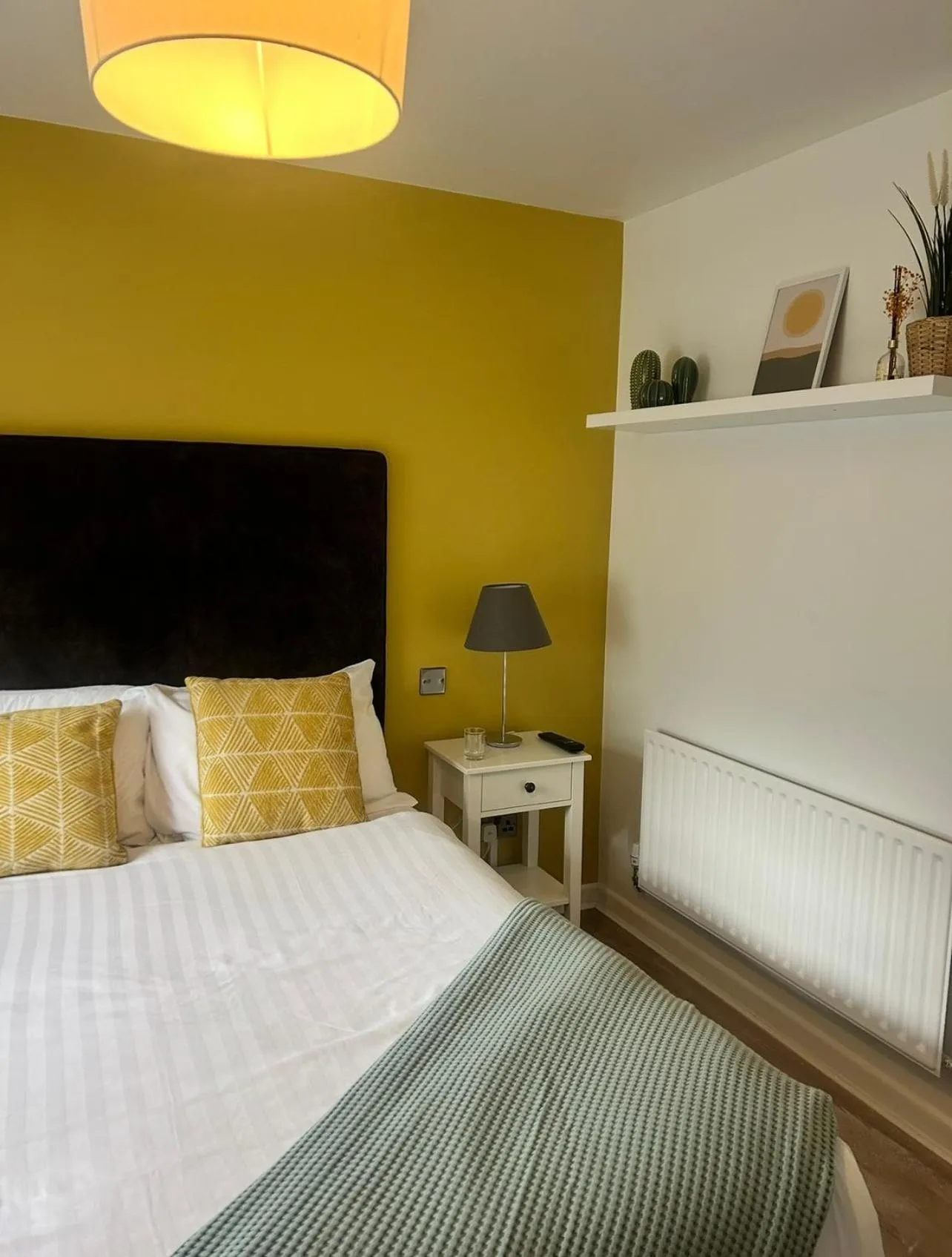 Bed in Maddens Bridge Bar & Guesthouse