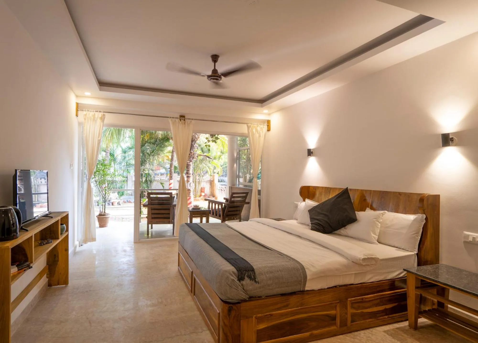 Bed in Crystall Goa Emerald Edition