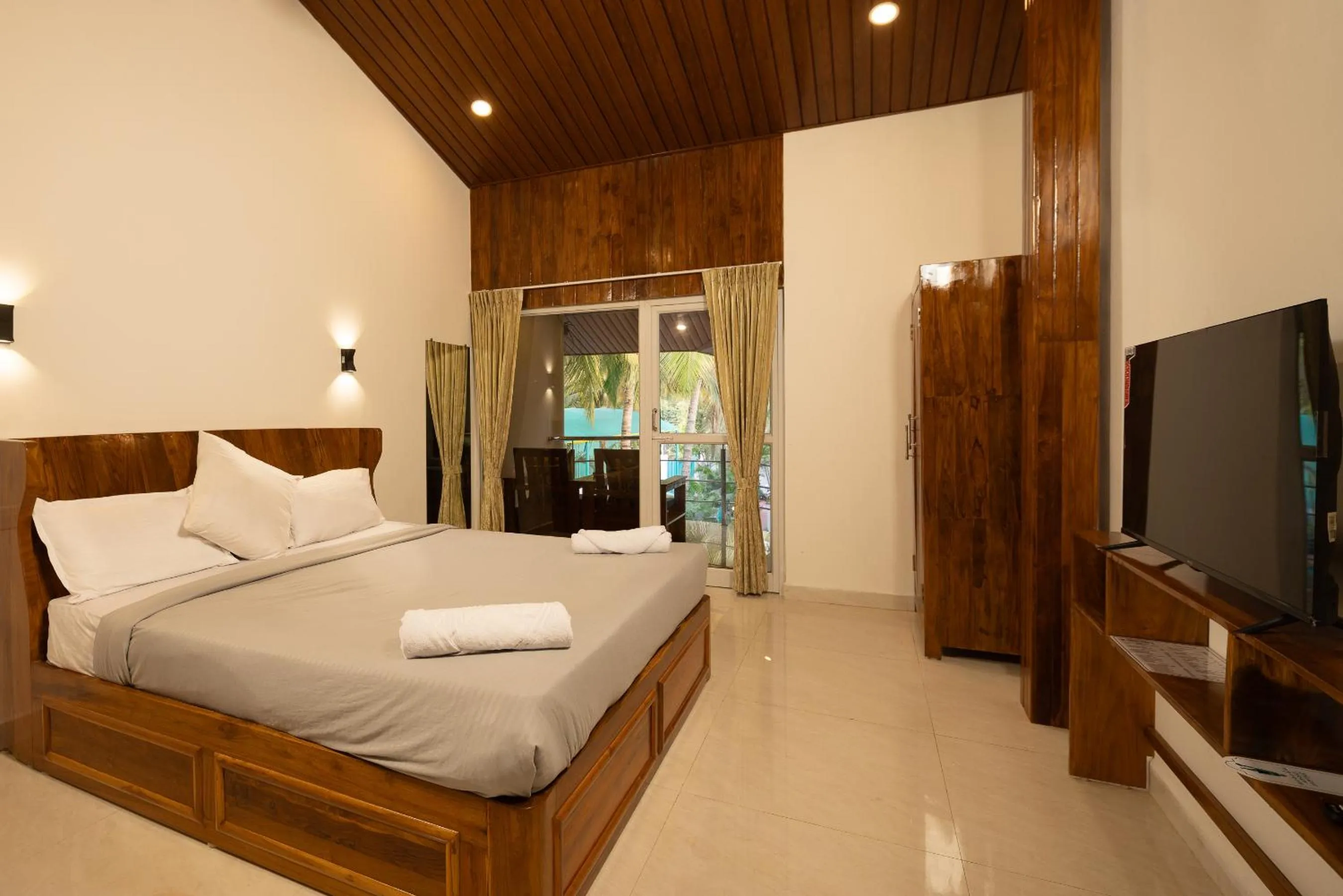 Bed in Crystall Goa Emerald Edition