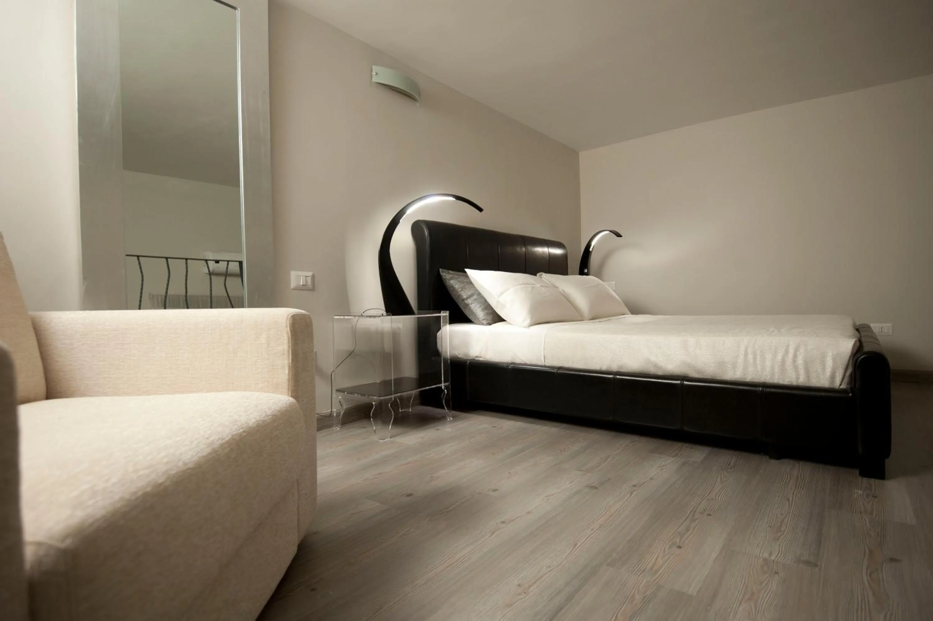 Bedroom, Bed in Luxury on the River