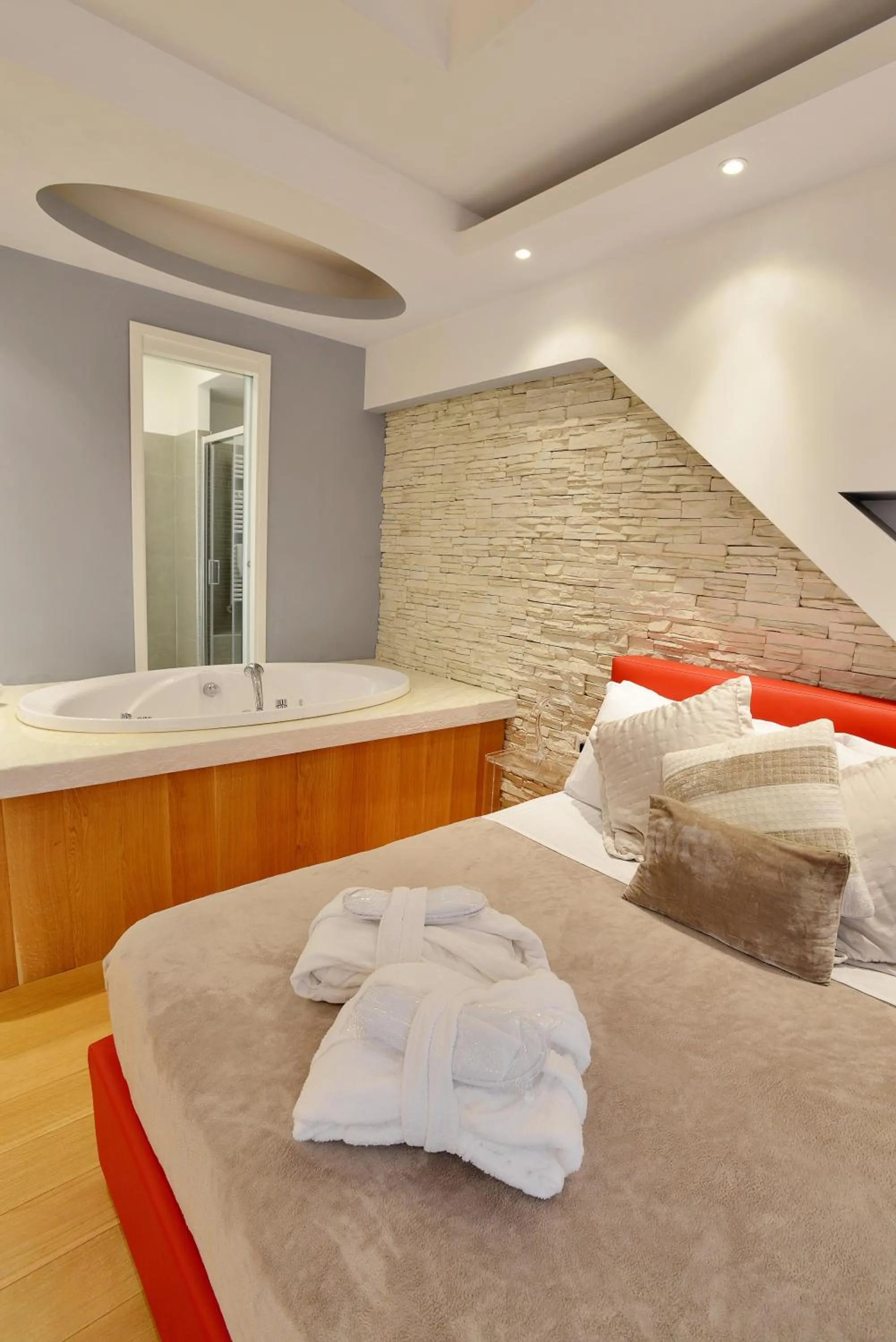 Bedroom, Bed in Luxury on the River