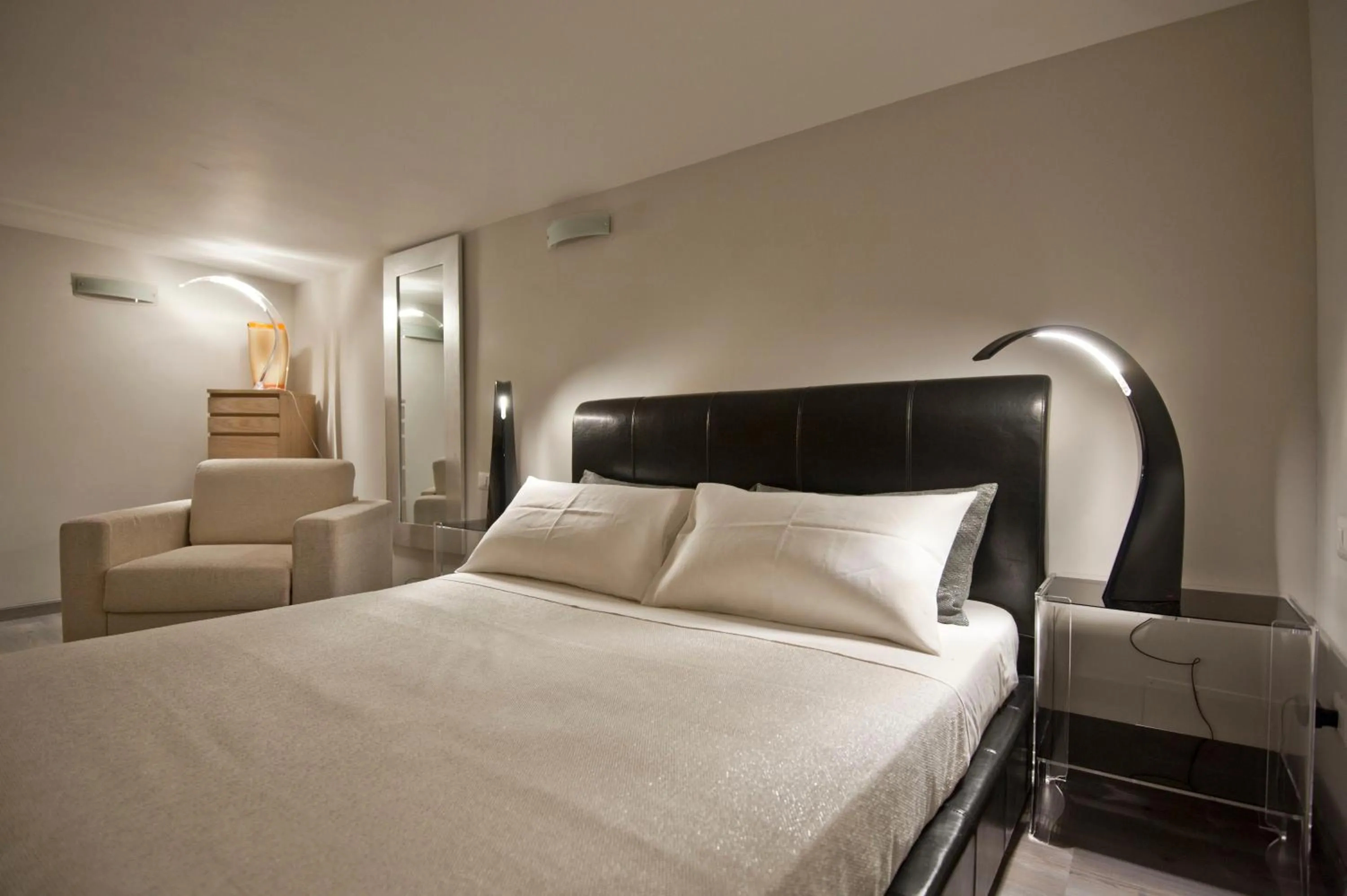 Bedroom, Bed in Luxury on the River