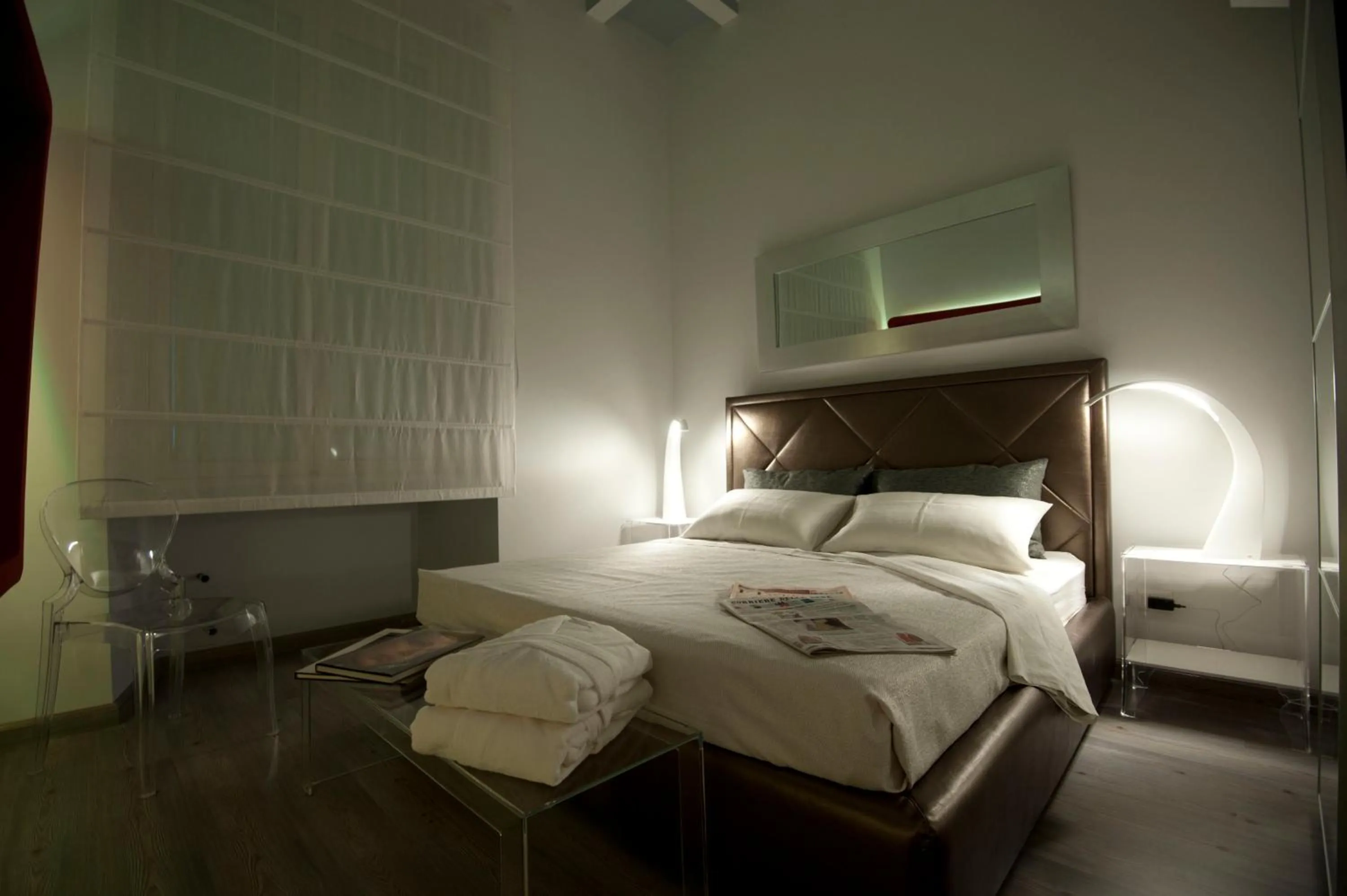 Bedroom, Bed in Luxury on the River