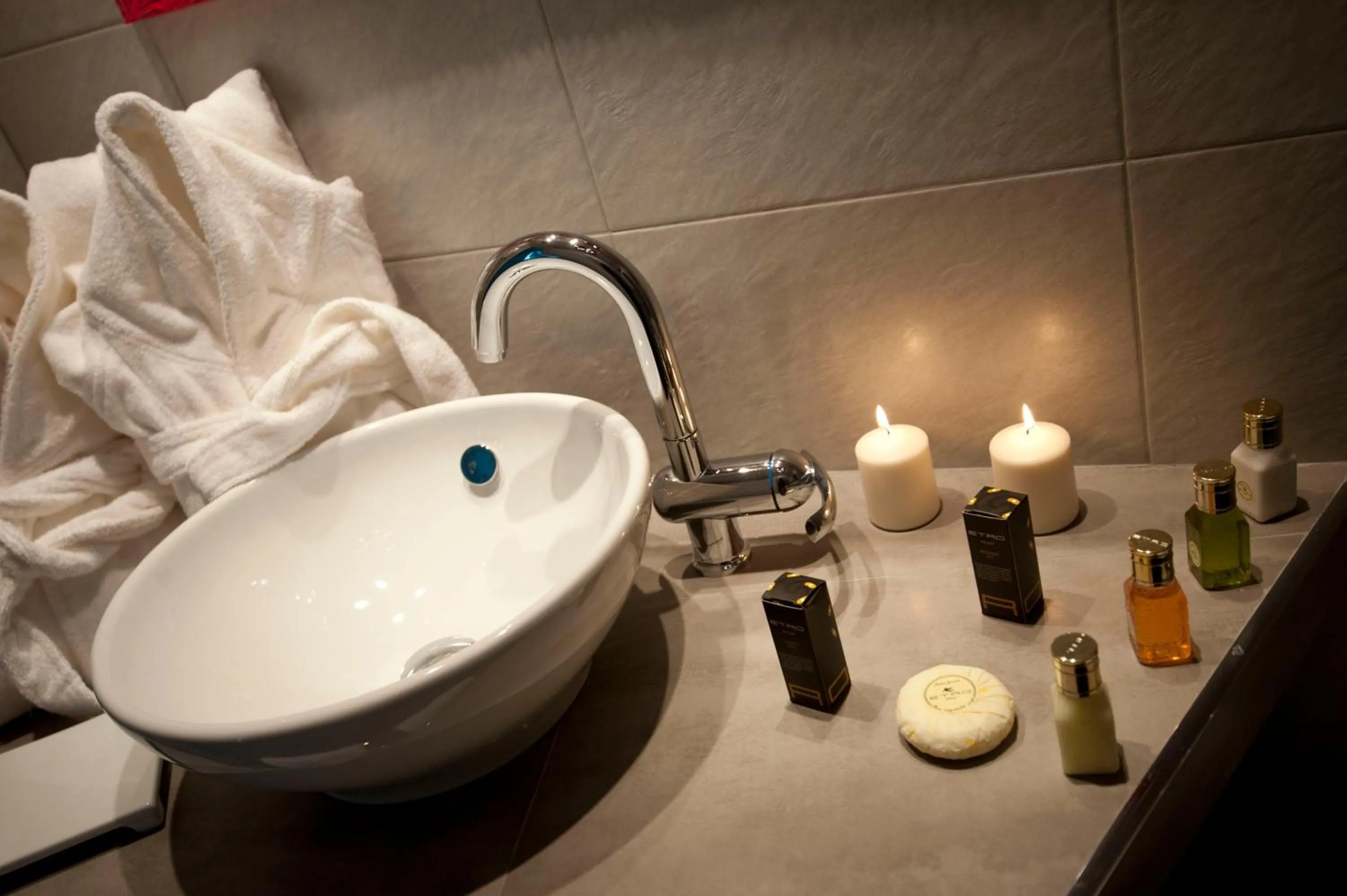 Bathroom in Luxury on the River