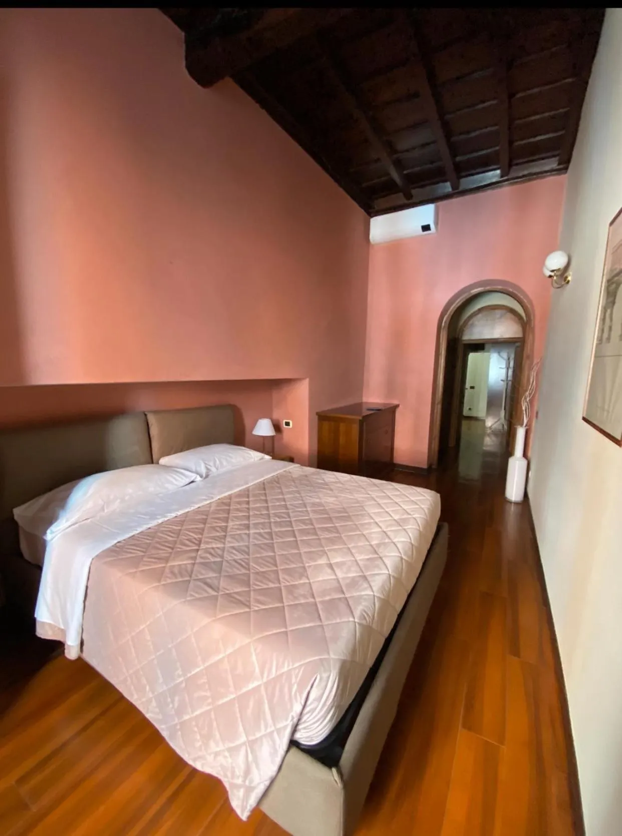 Photo of the whole room, Bed in Borgo Pio 91