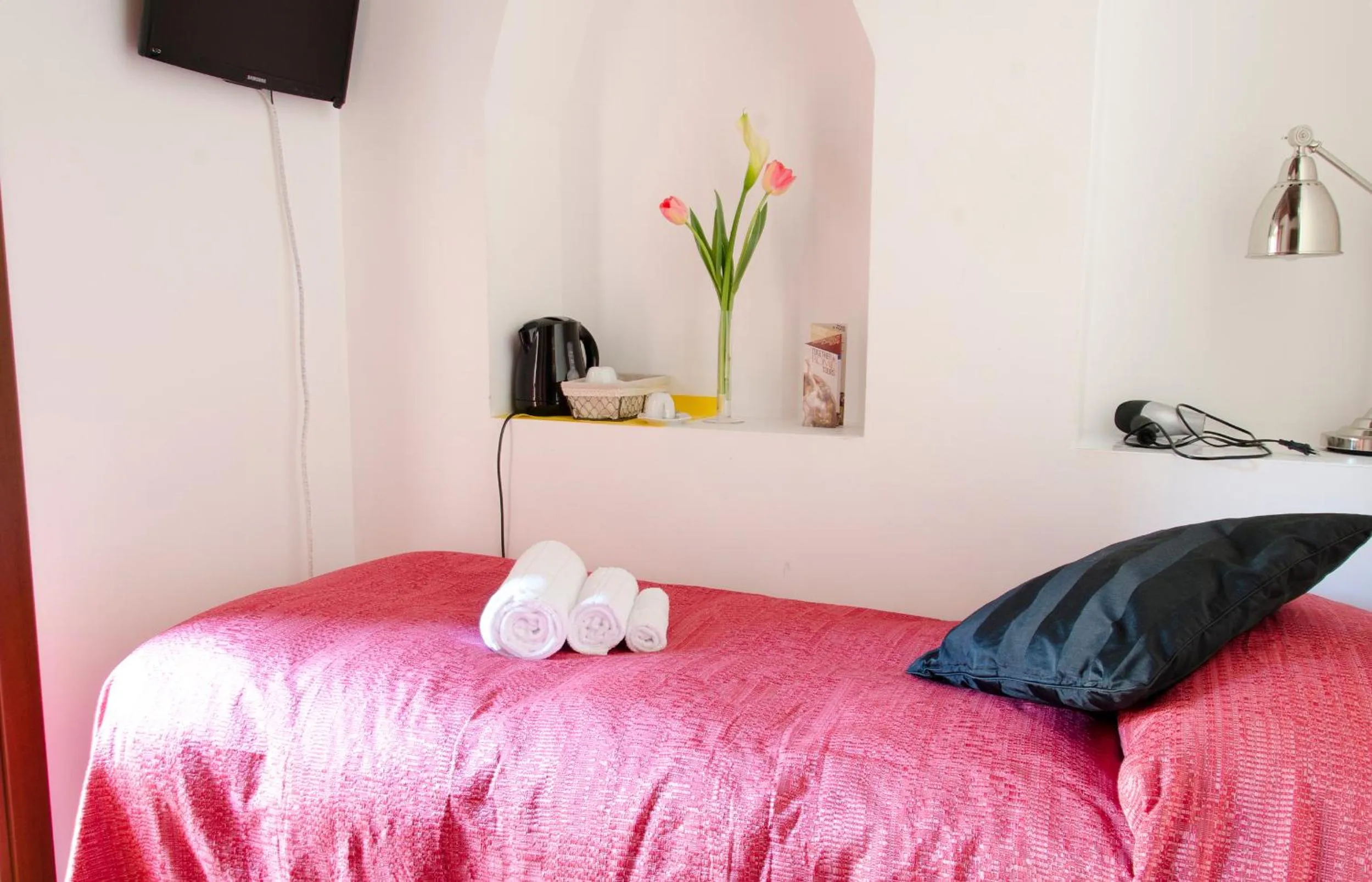 Bedroom, Bed in Borgo Pio 91