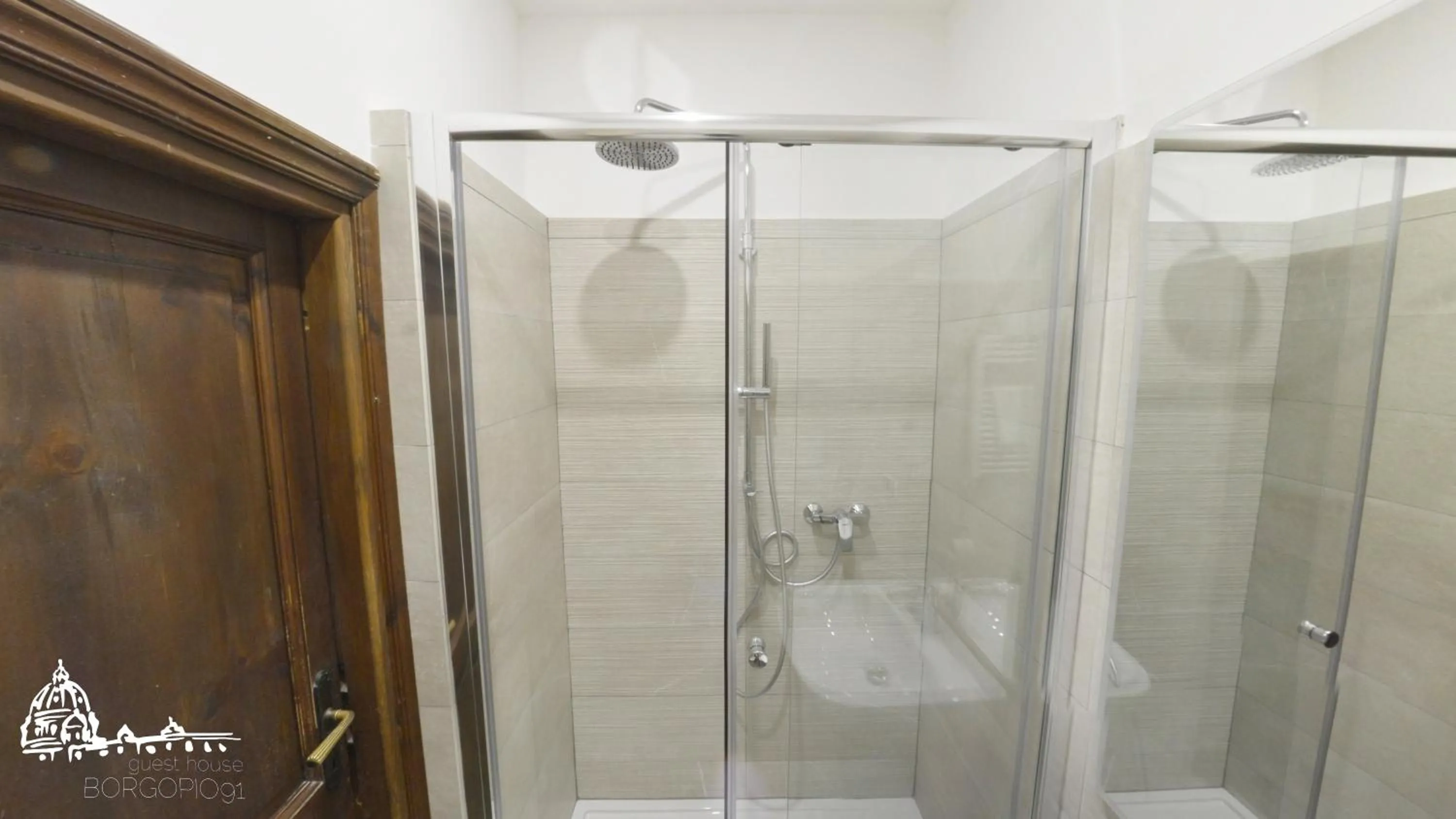 Shower in Borgo Pio 91