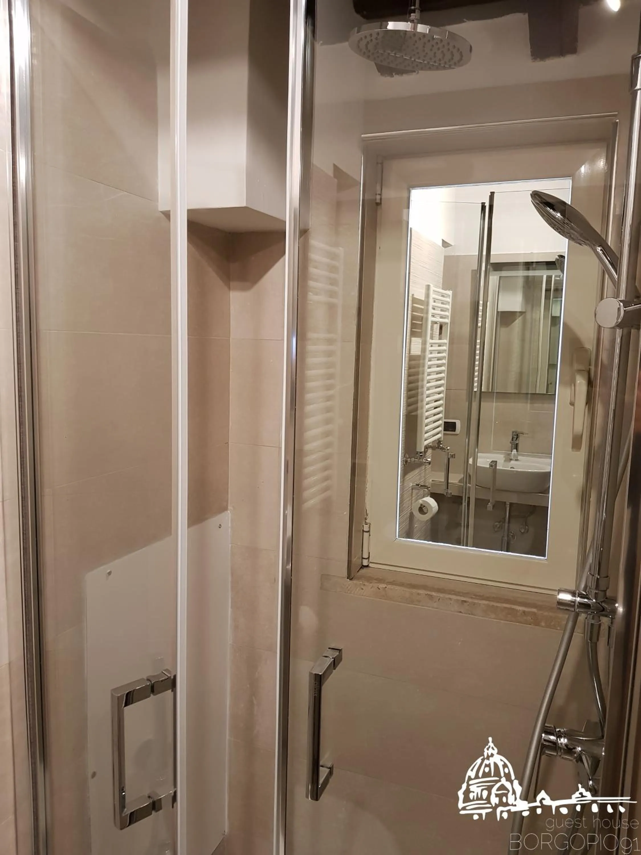 Shower in Borgo Pio 91
