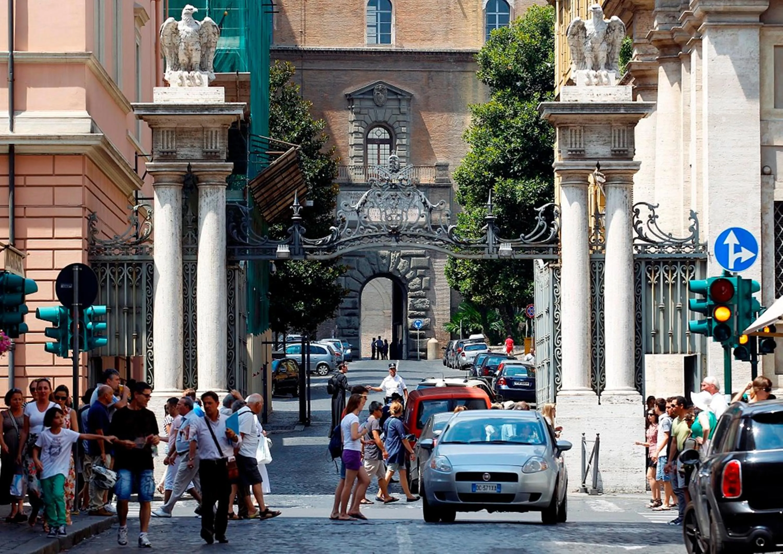 Nearby landmark in Borgo Pio 91