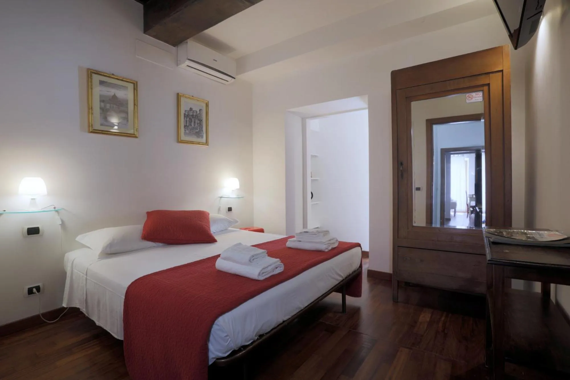 Bedroom, Bed in Borgo Pio 91