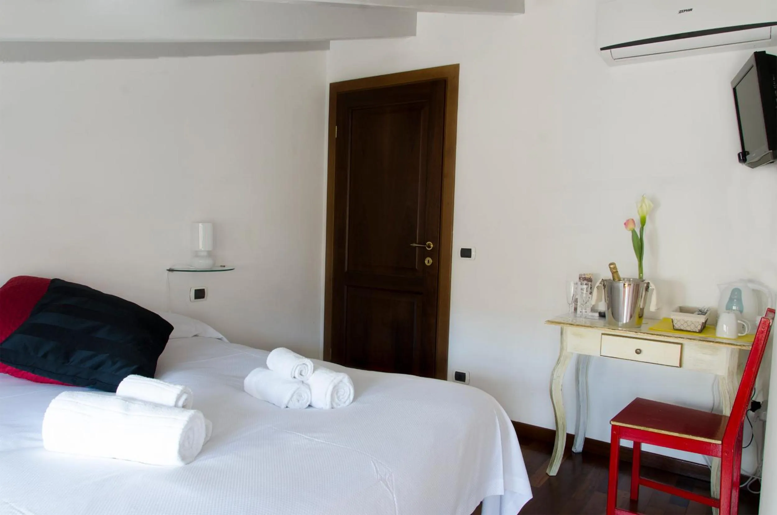 TV and multimedia, Bed in Borgo Pio 91