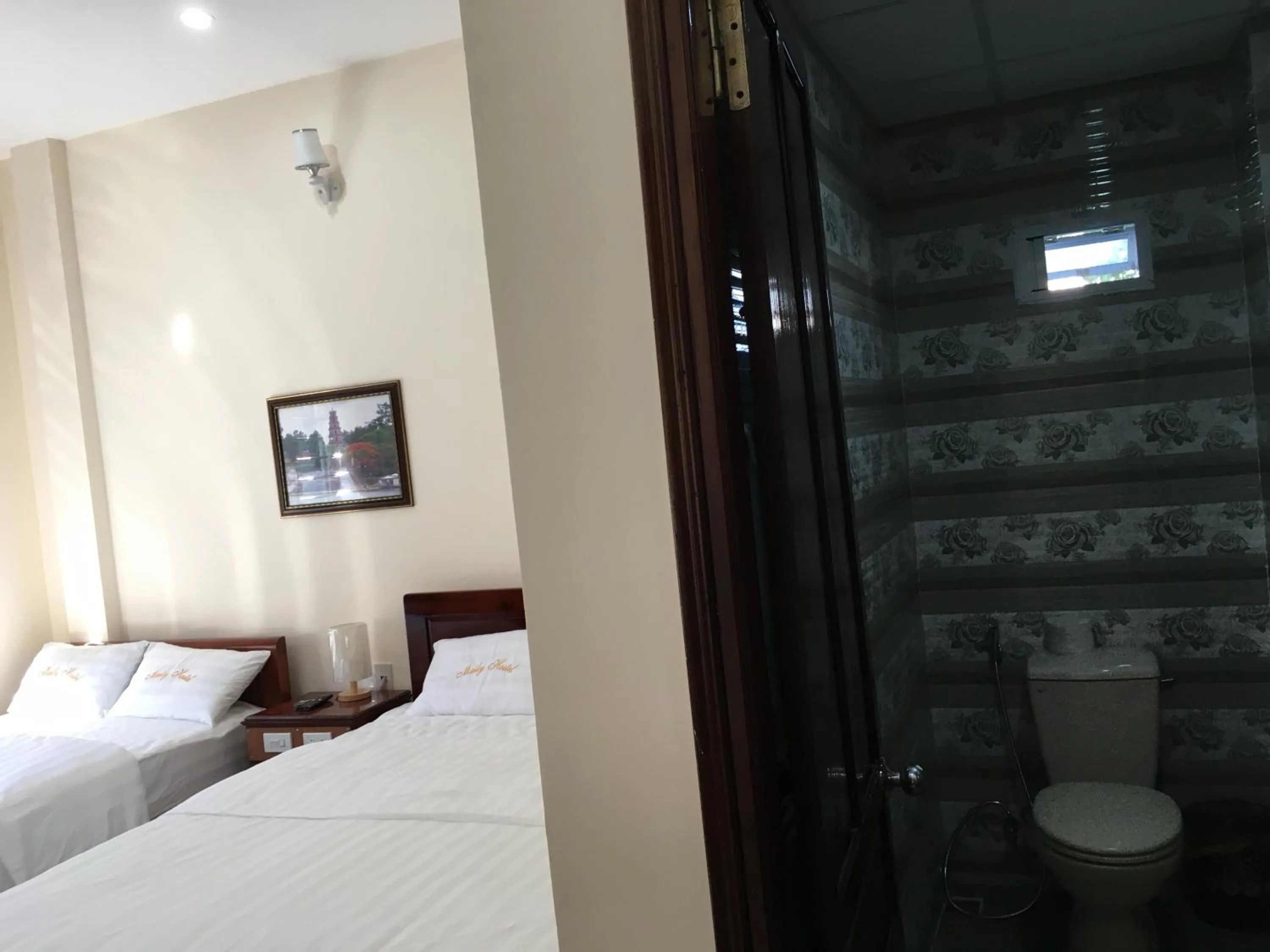 Toilet, Bed in Maily Hostel