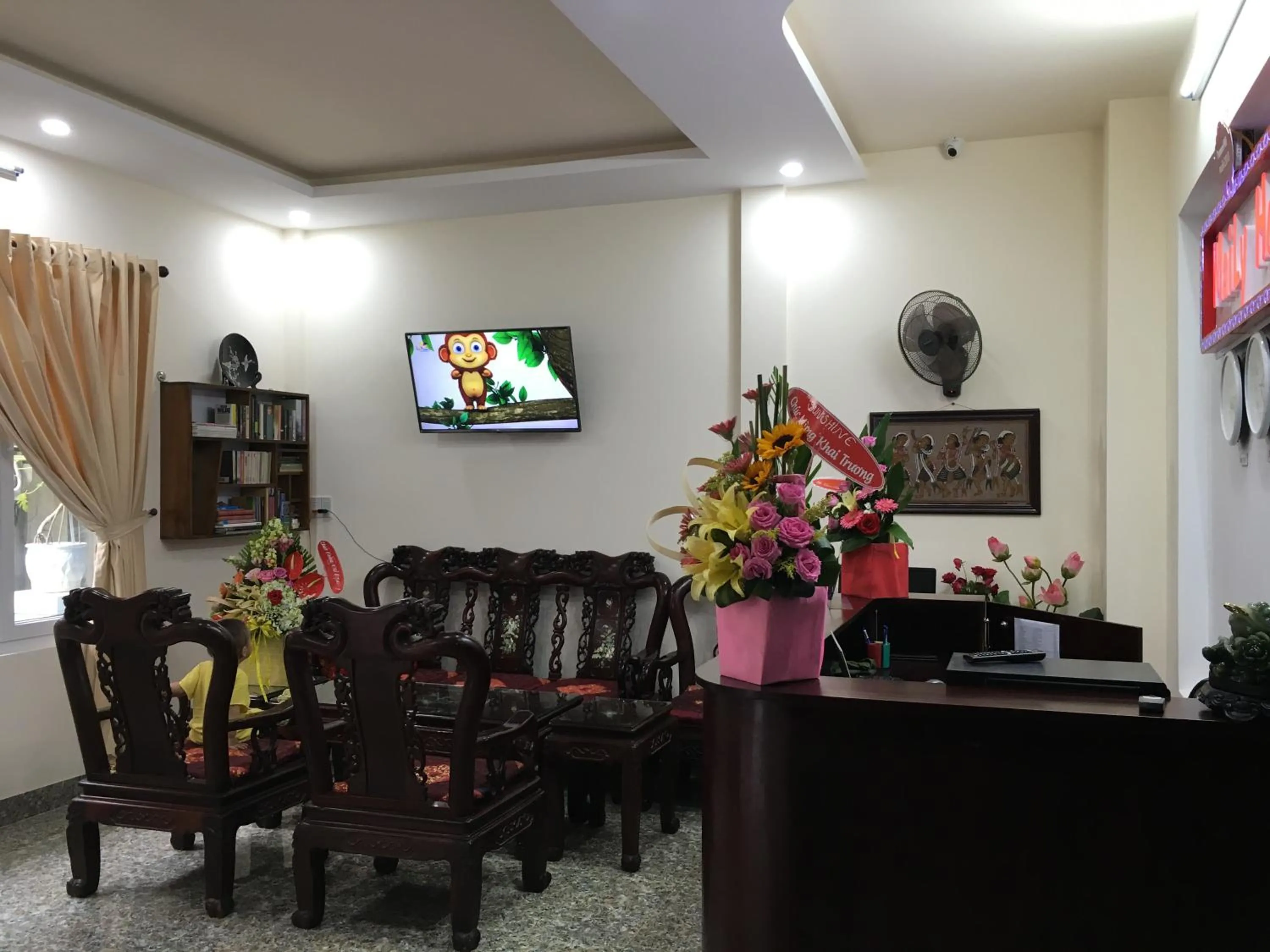 Communal lounge/ TV room in Maily Hostel