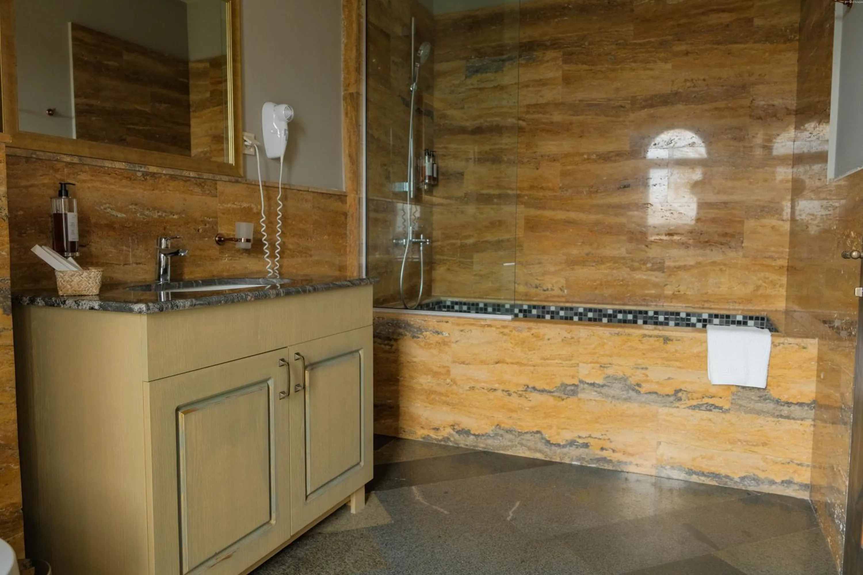 Bathroom in Apricot Hotel Yerevan