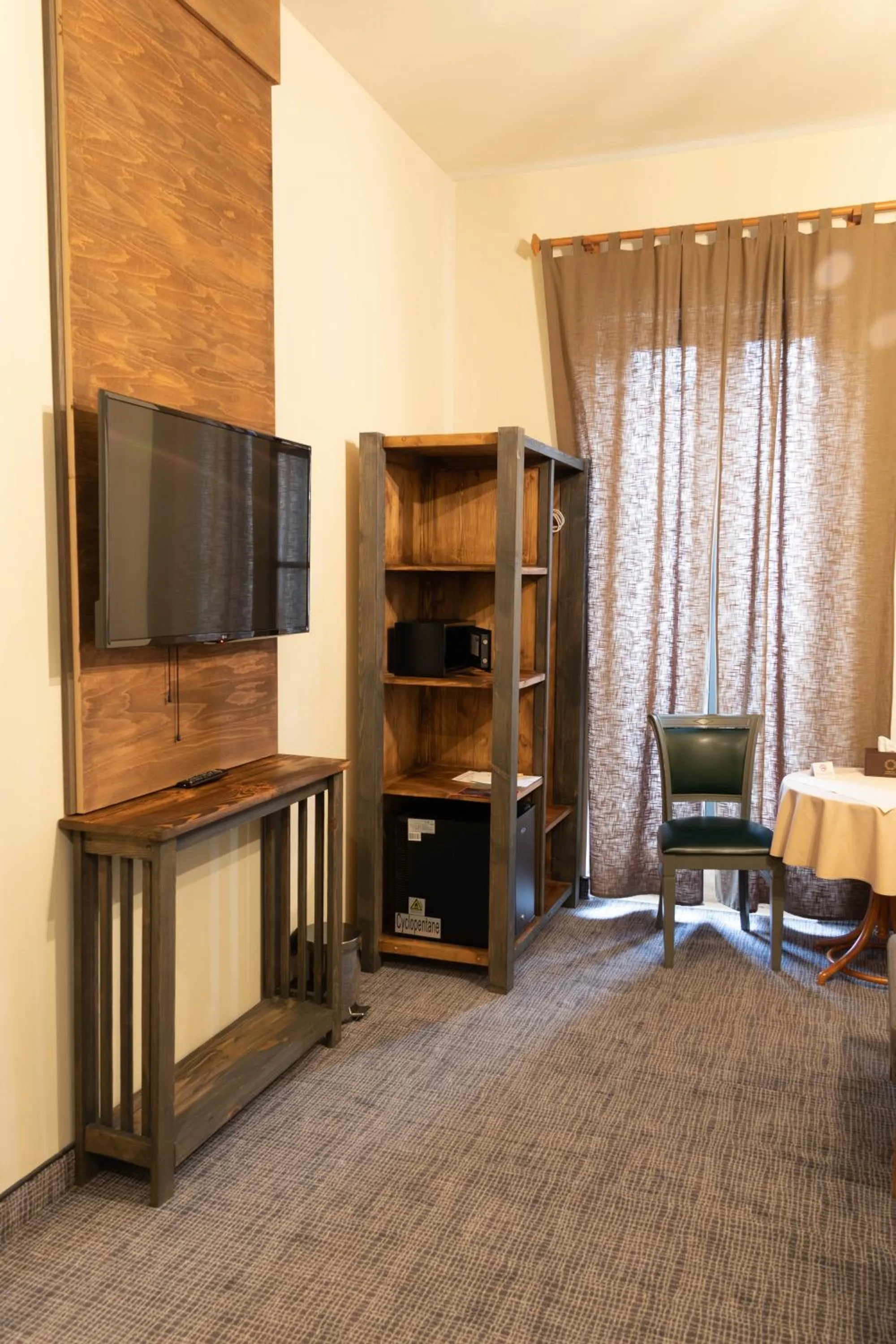 TV and multimedia in Apricot Hotel Yerevan