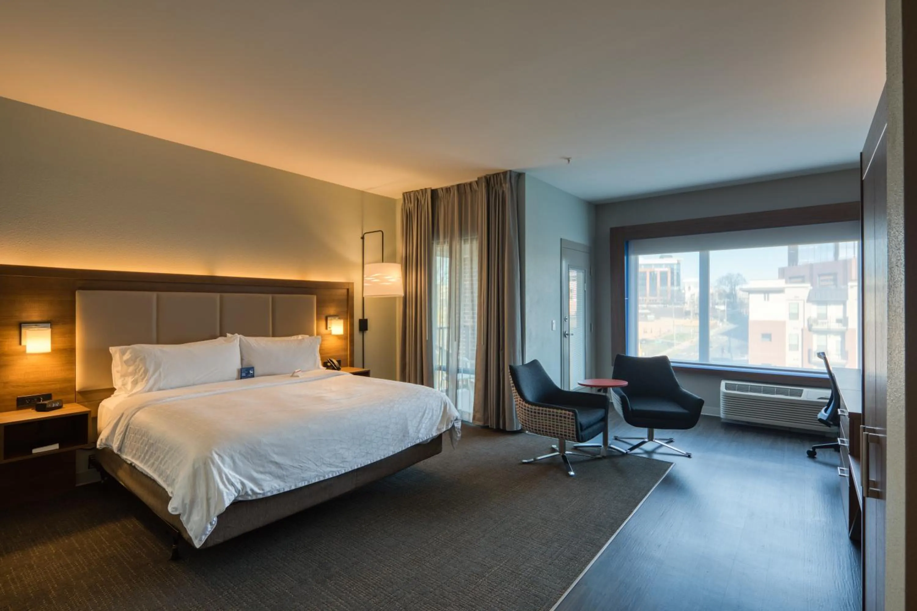 Photo of the whole room, Bed in Holiday Inn Express & Suites - Charlotte - South End by IHG