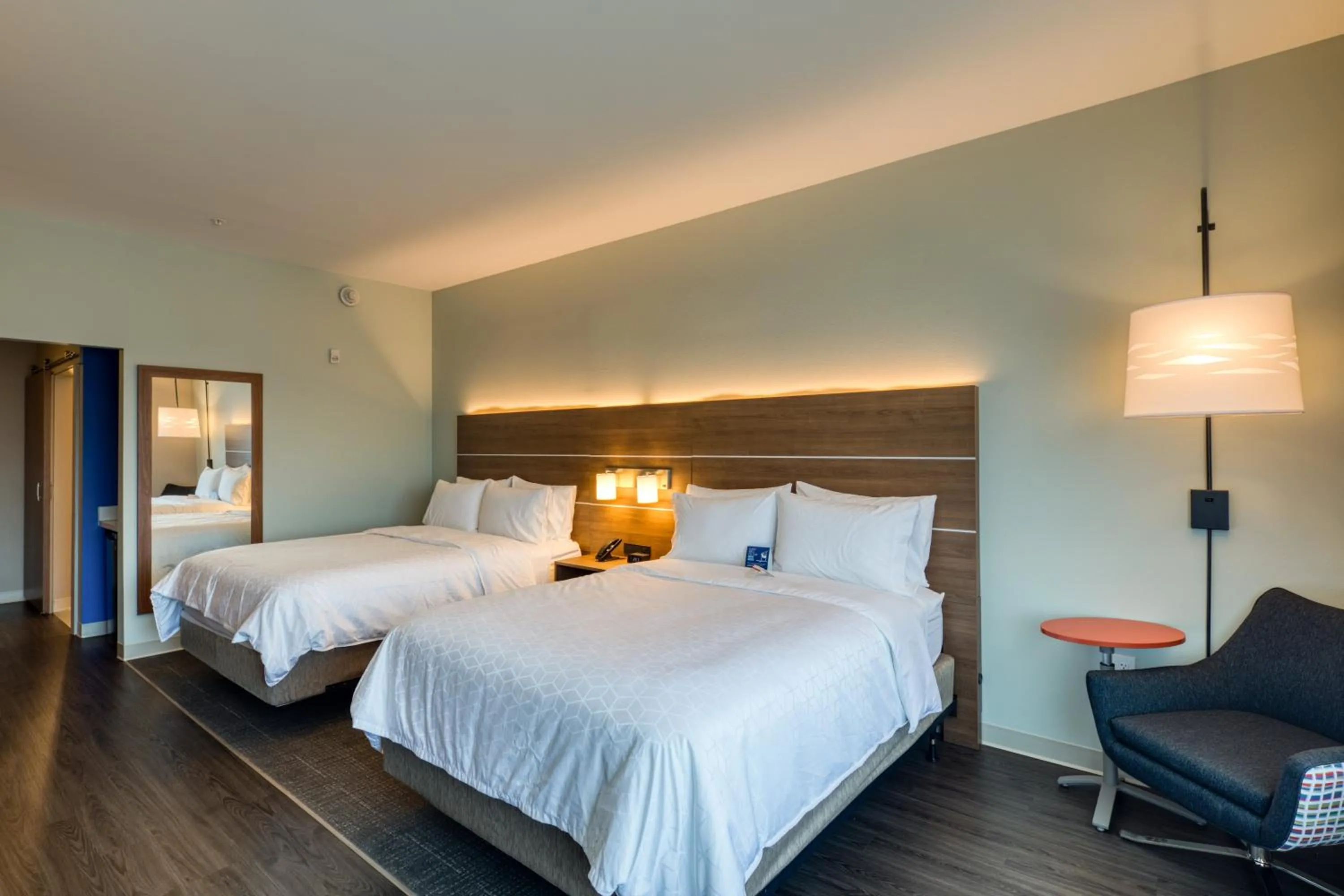 Photo of the whole room, Bed in Holiday Inn Express & Suites - Charlotte - South End by IHG