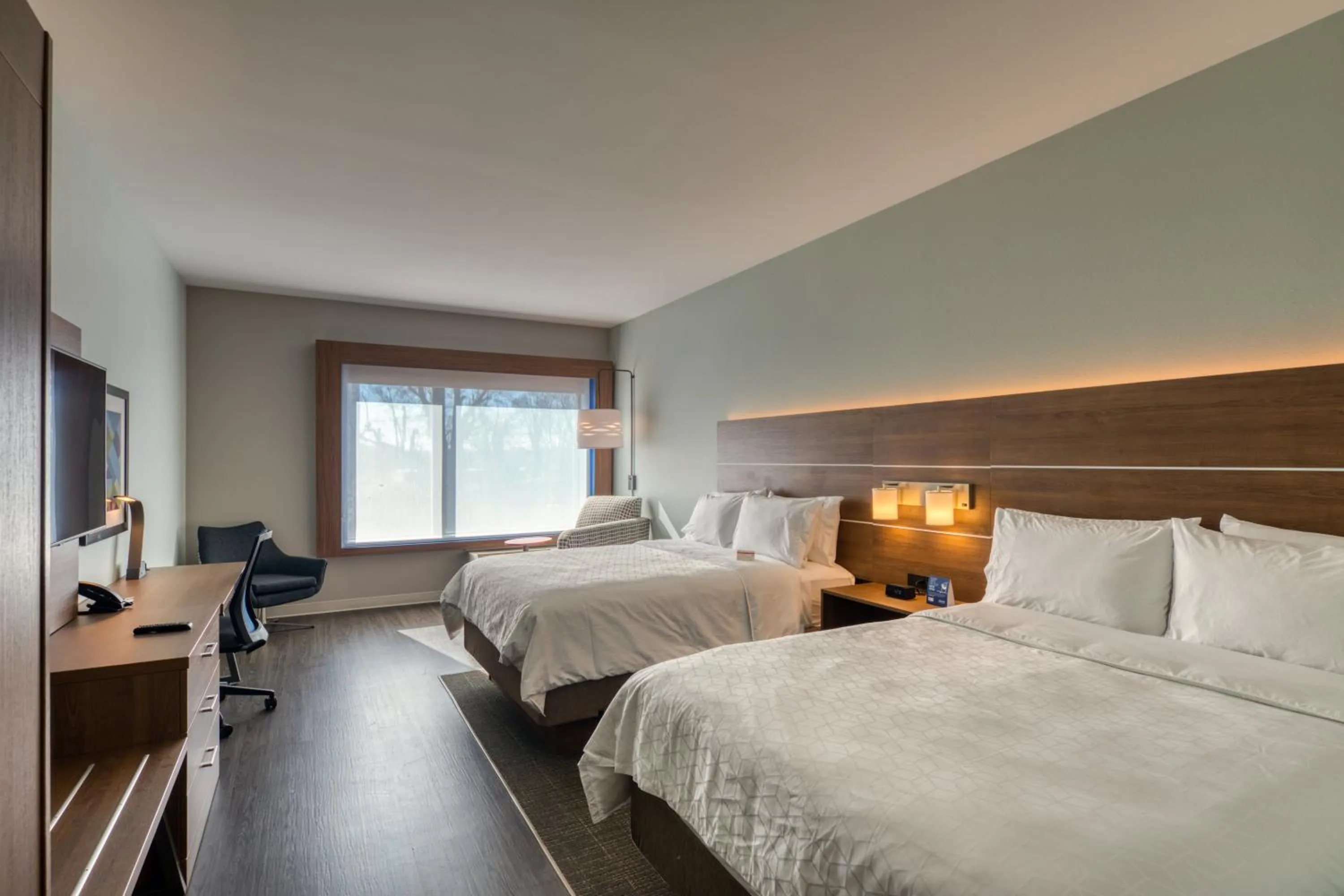 Photo of the whole room, Bed in Holiday Inn Express & Suites - Charlotte - South End by IHG