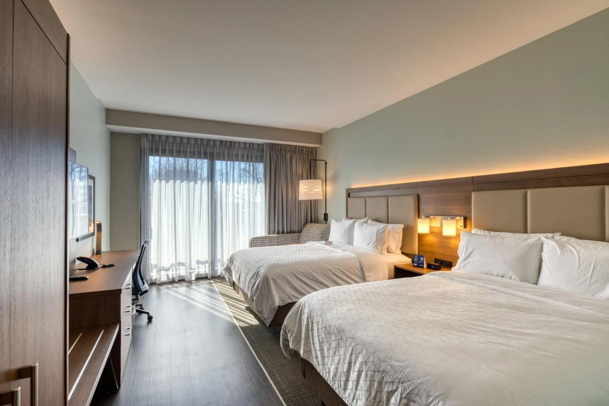 Photo of the whole room, Bed in Holiday Inn Express & Suites - Charlotte - South End by IHG