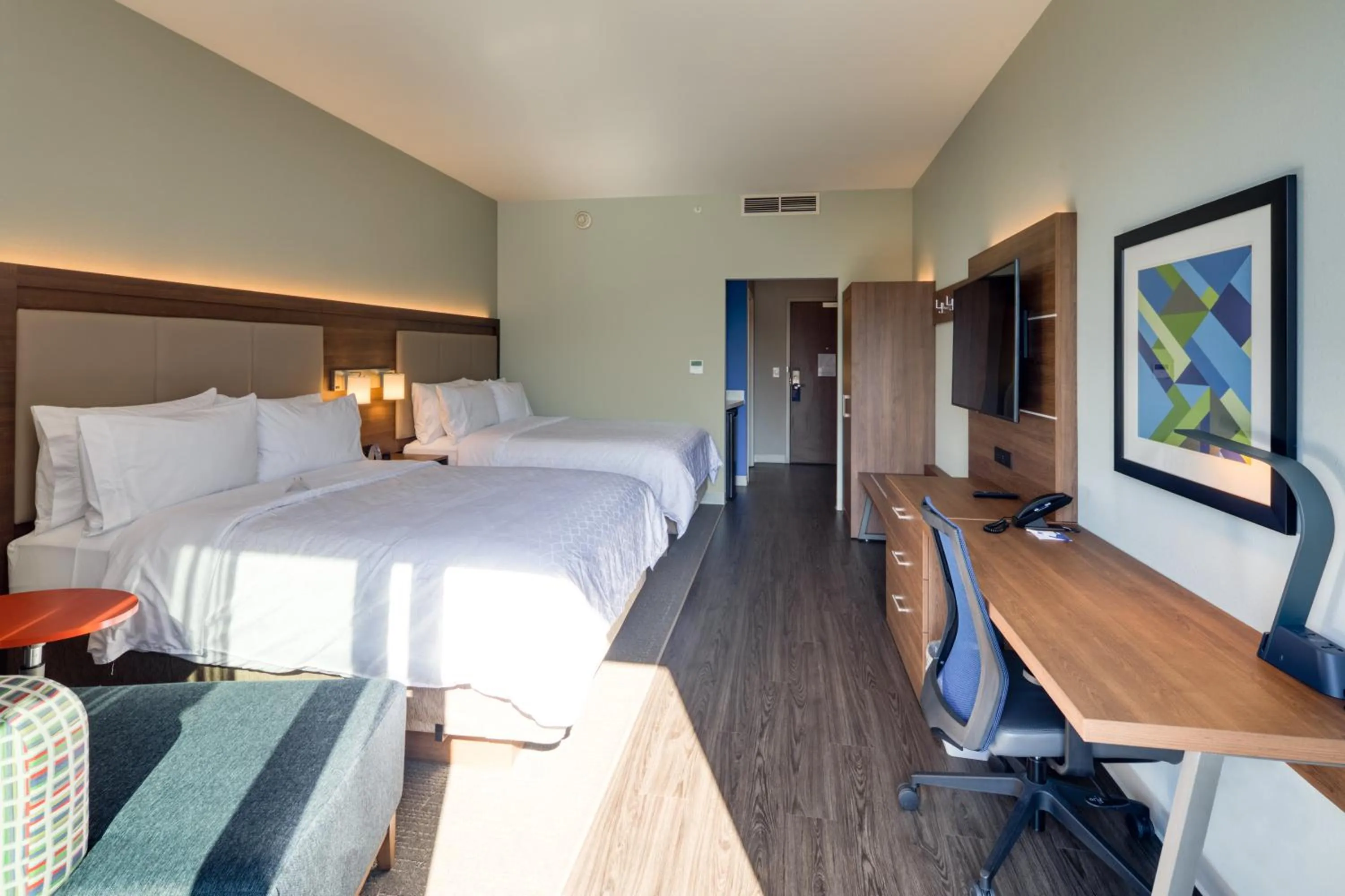 Photo of the whole room, Bed in Holiday Inn Express & Suites - Charlotte - South End by IHG