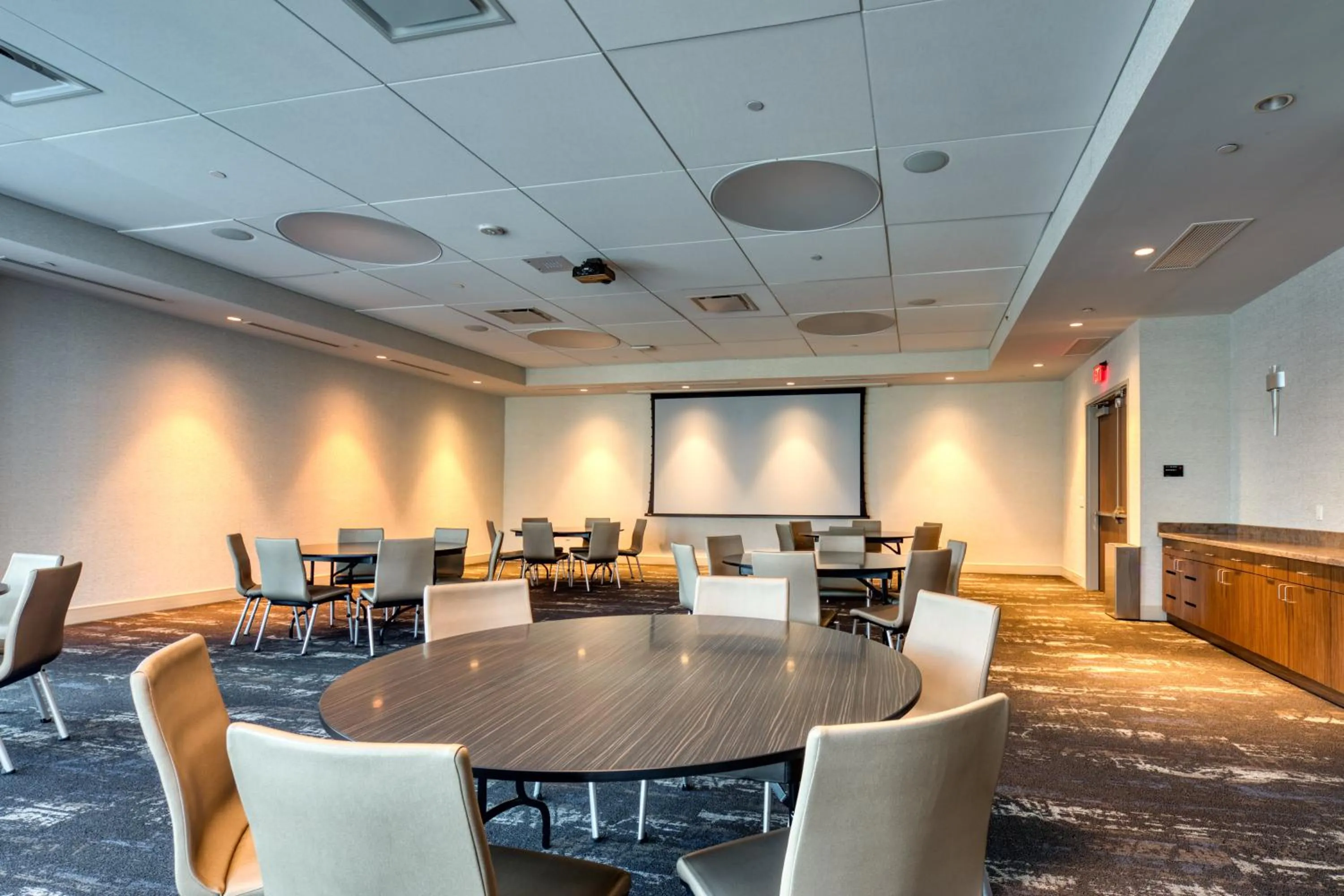 Meeting/conference room in Holiday Inn Express & Suites - Charlotte - South End by IHG
