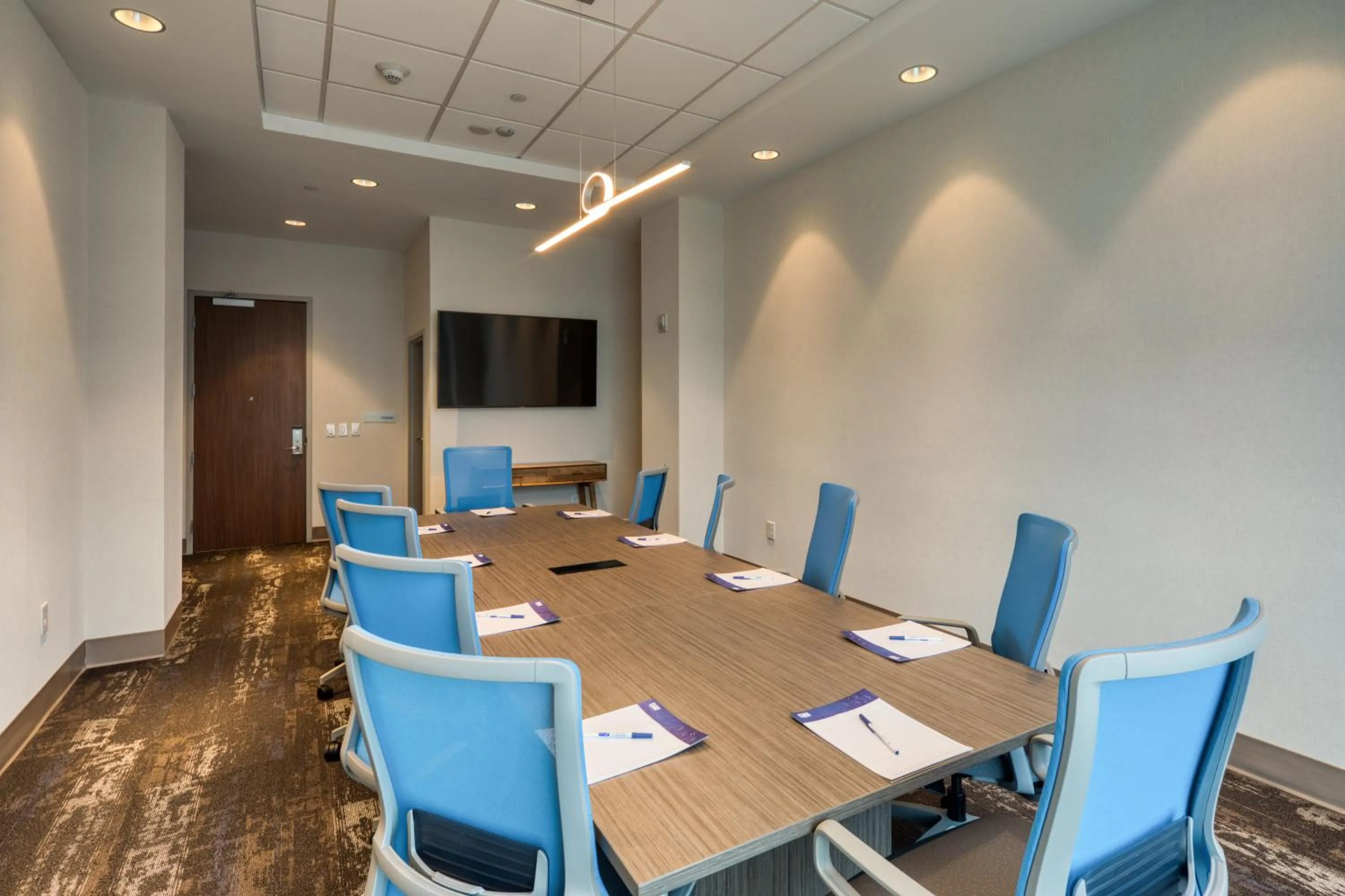 Meeting/conference room in Holiday Inn Express & Suites - Charlotte - South End by IHG