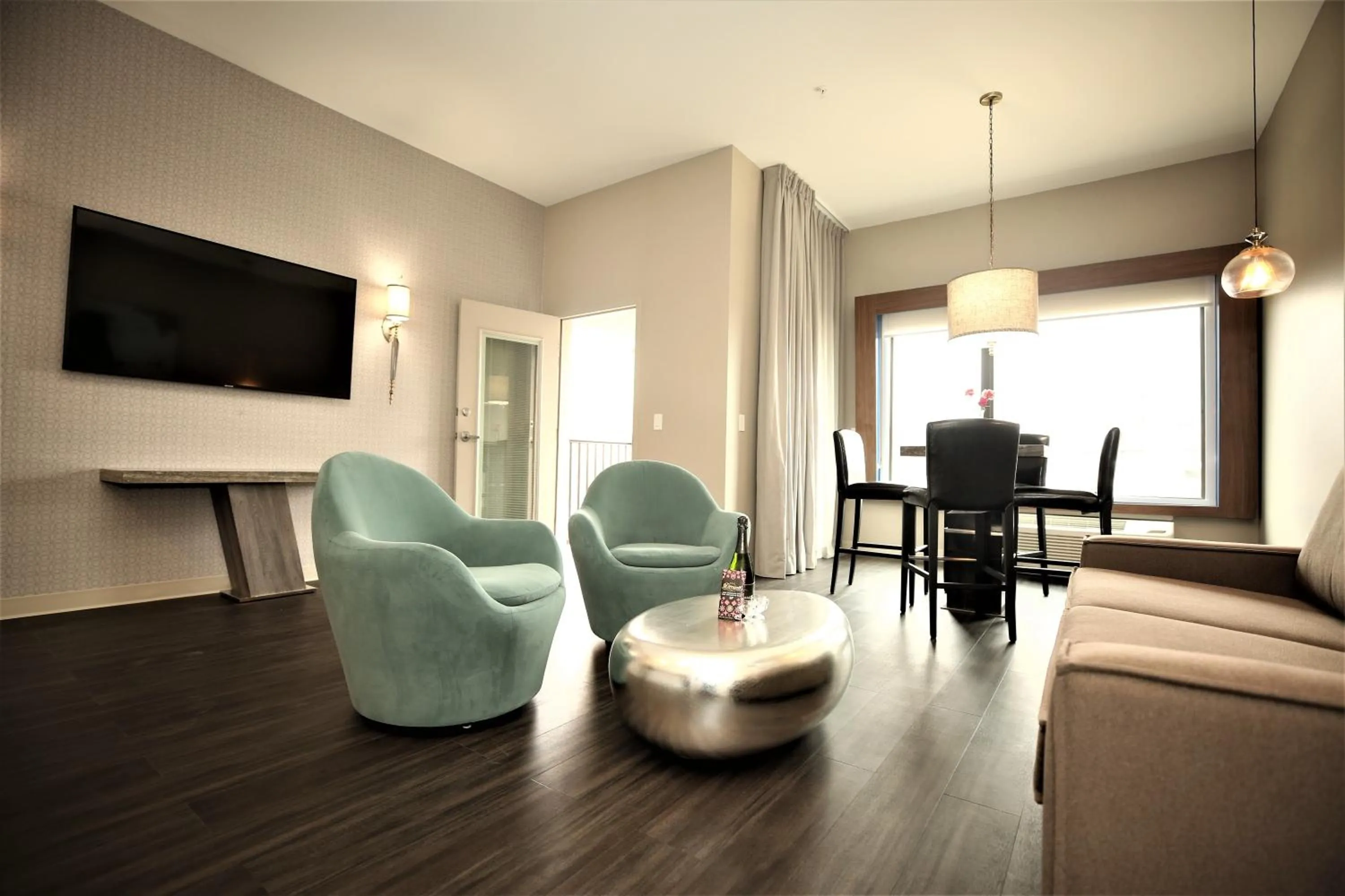 Bedroom in Holiday Inn Express & Suites - Charlotte - South End by IHG