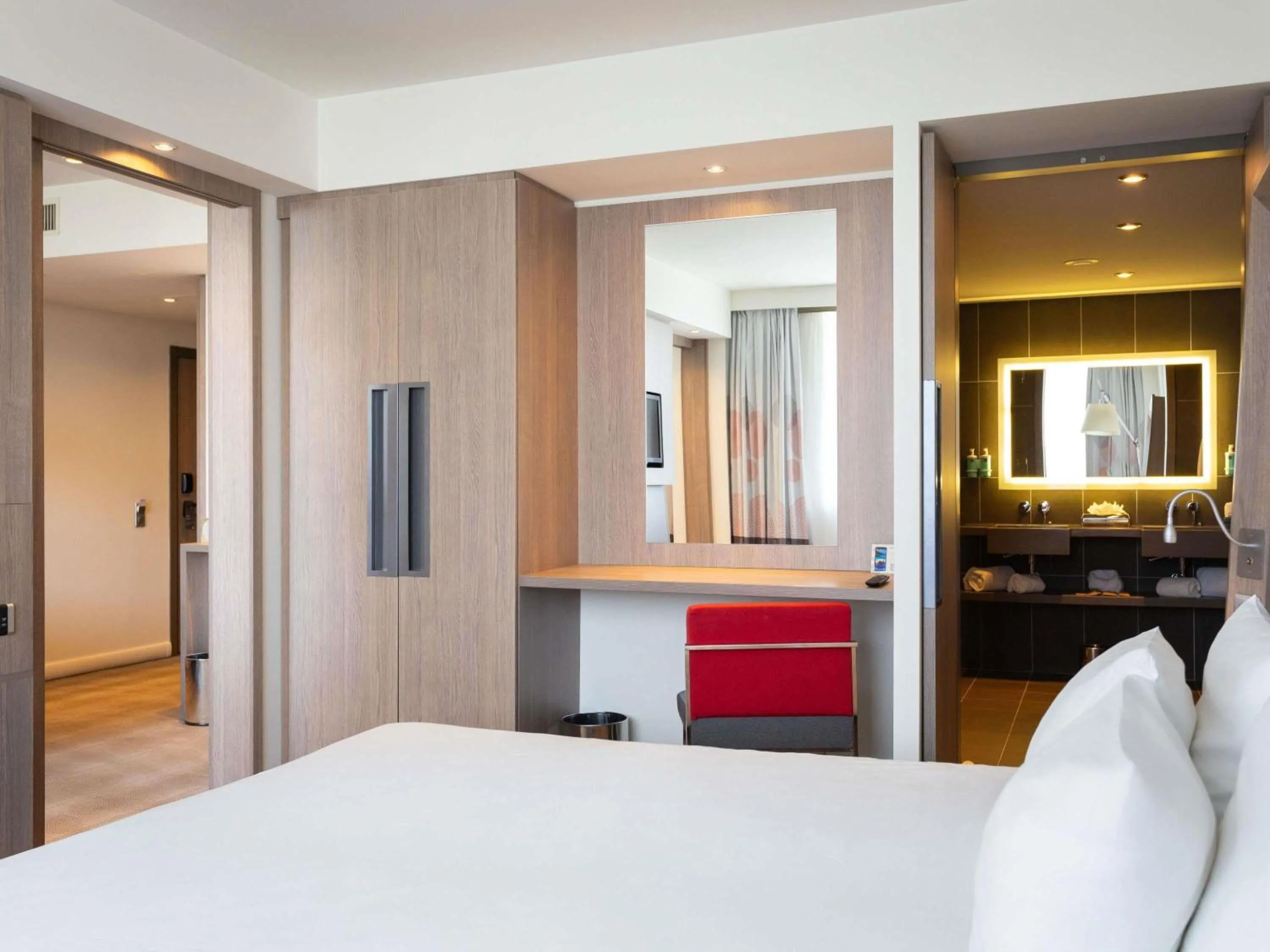 Bedroom, Bed in Novotel Sofia