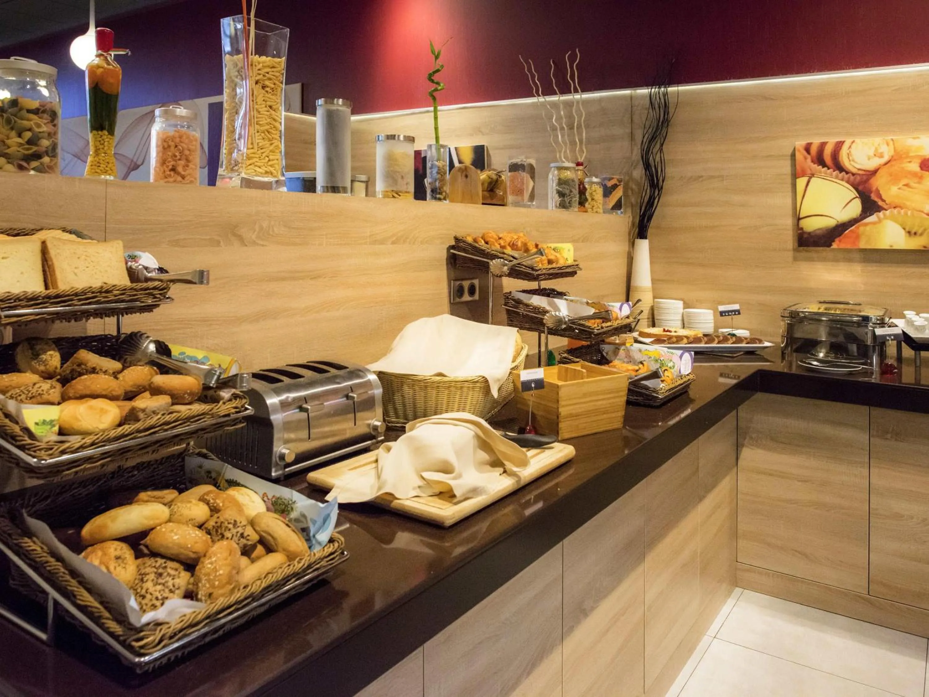 Restaurant/places to eat in Novotel Sofia