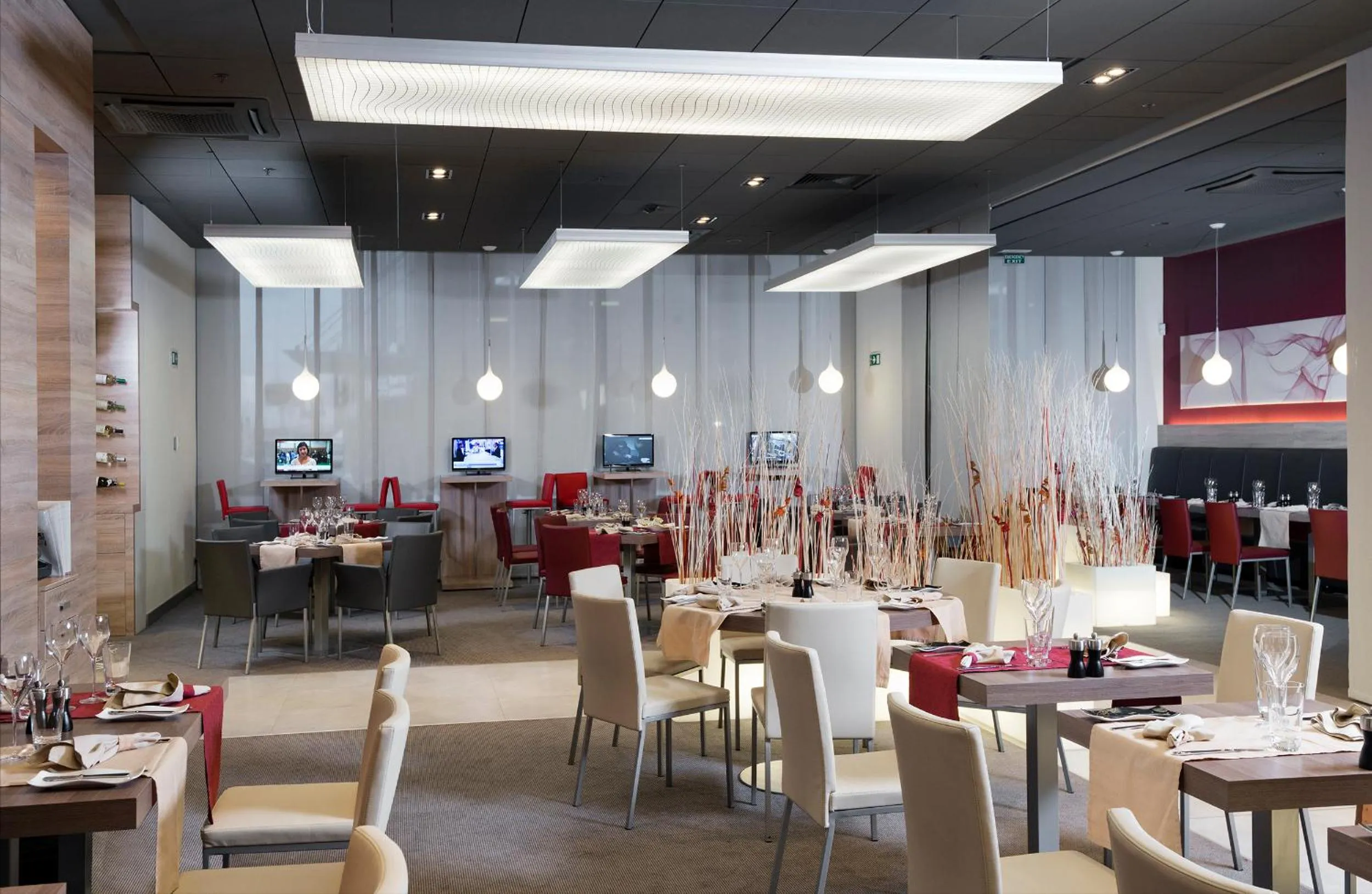 Restaurant/places to eat in Novotel Sofia