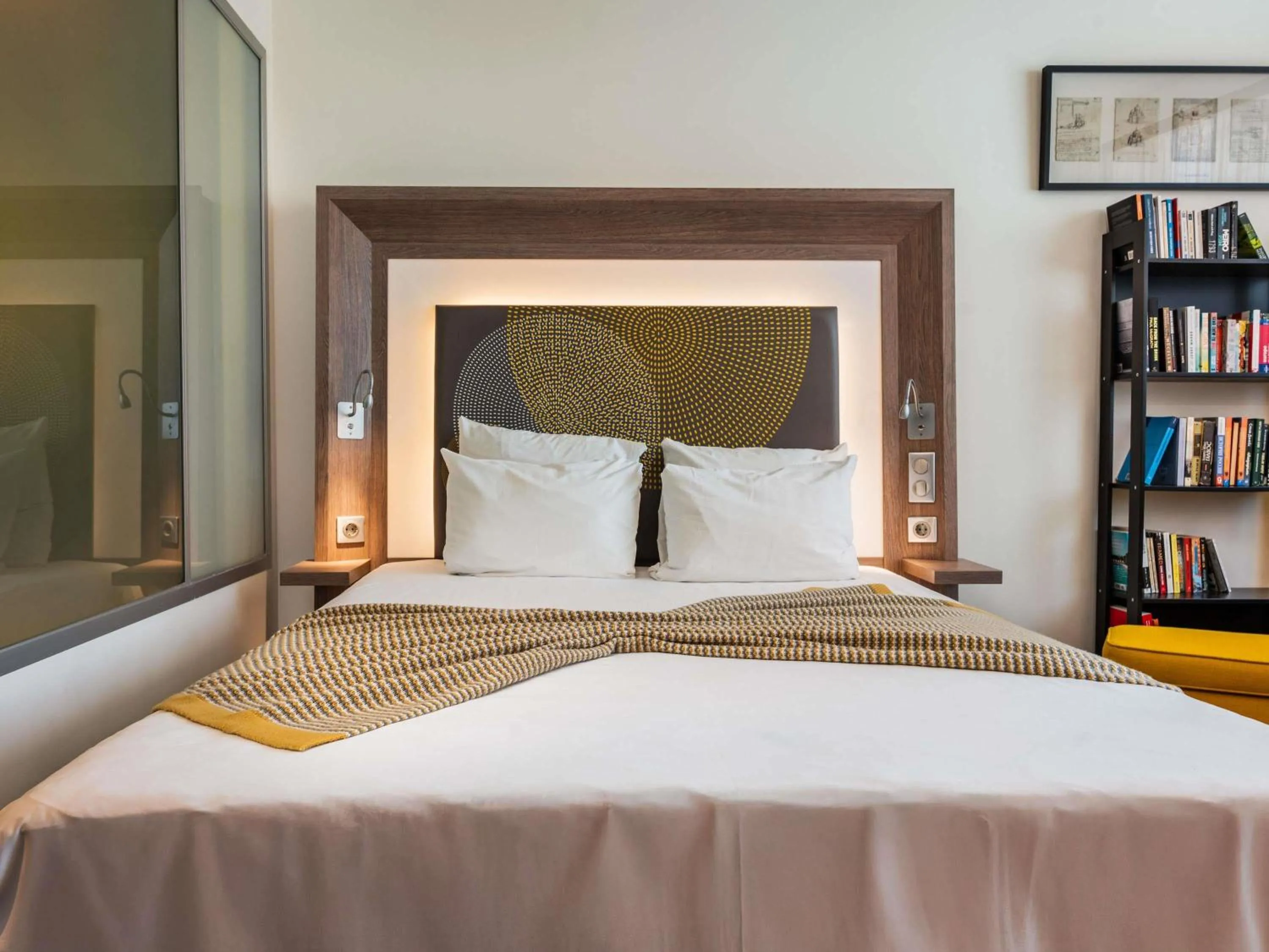 Bedroom, Bed in Novotel Sofia