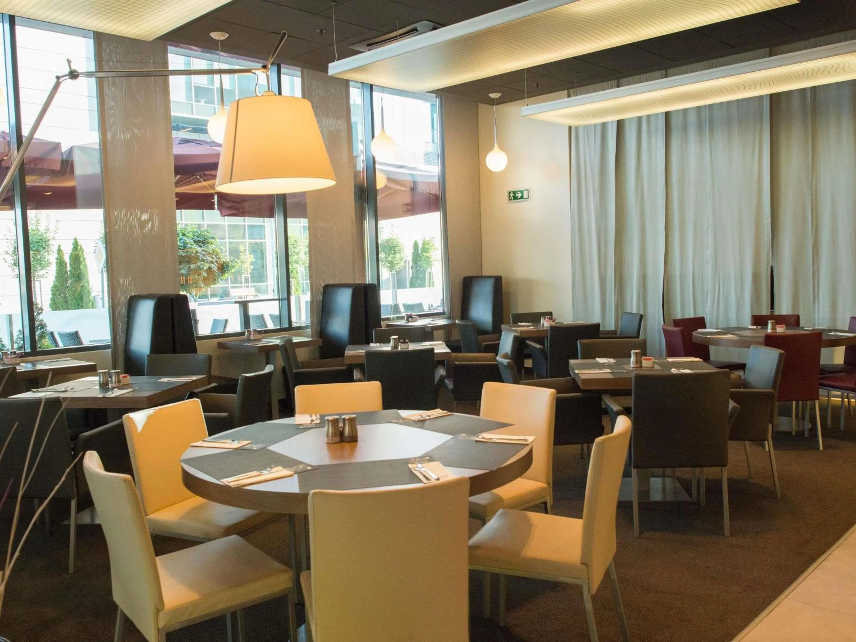 Restaurant/places to eat in Novotel Sofia