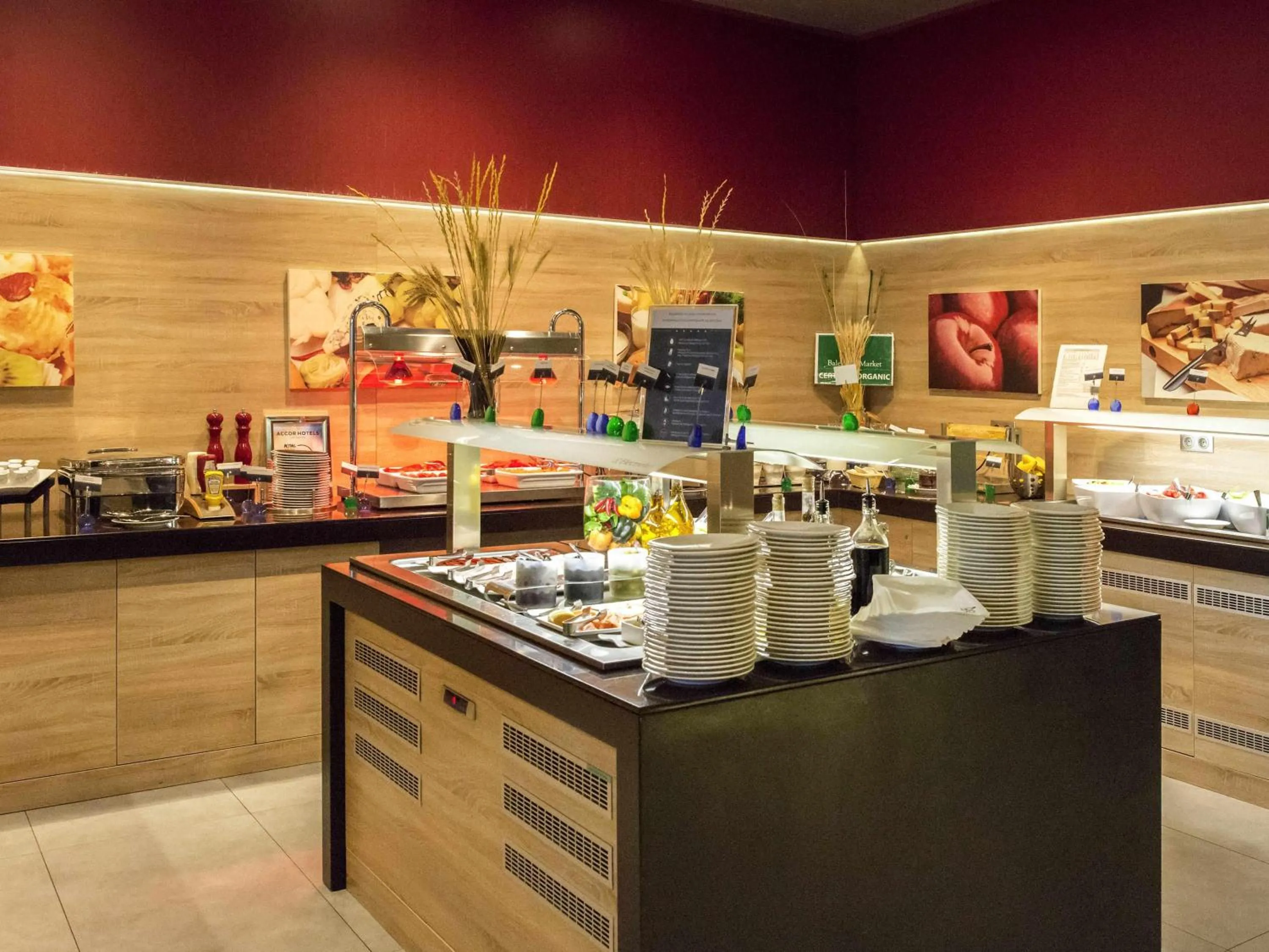 Restaurant/places to eat in Novotel Sofia