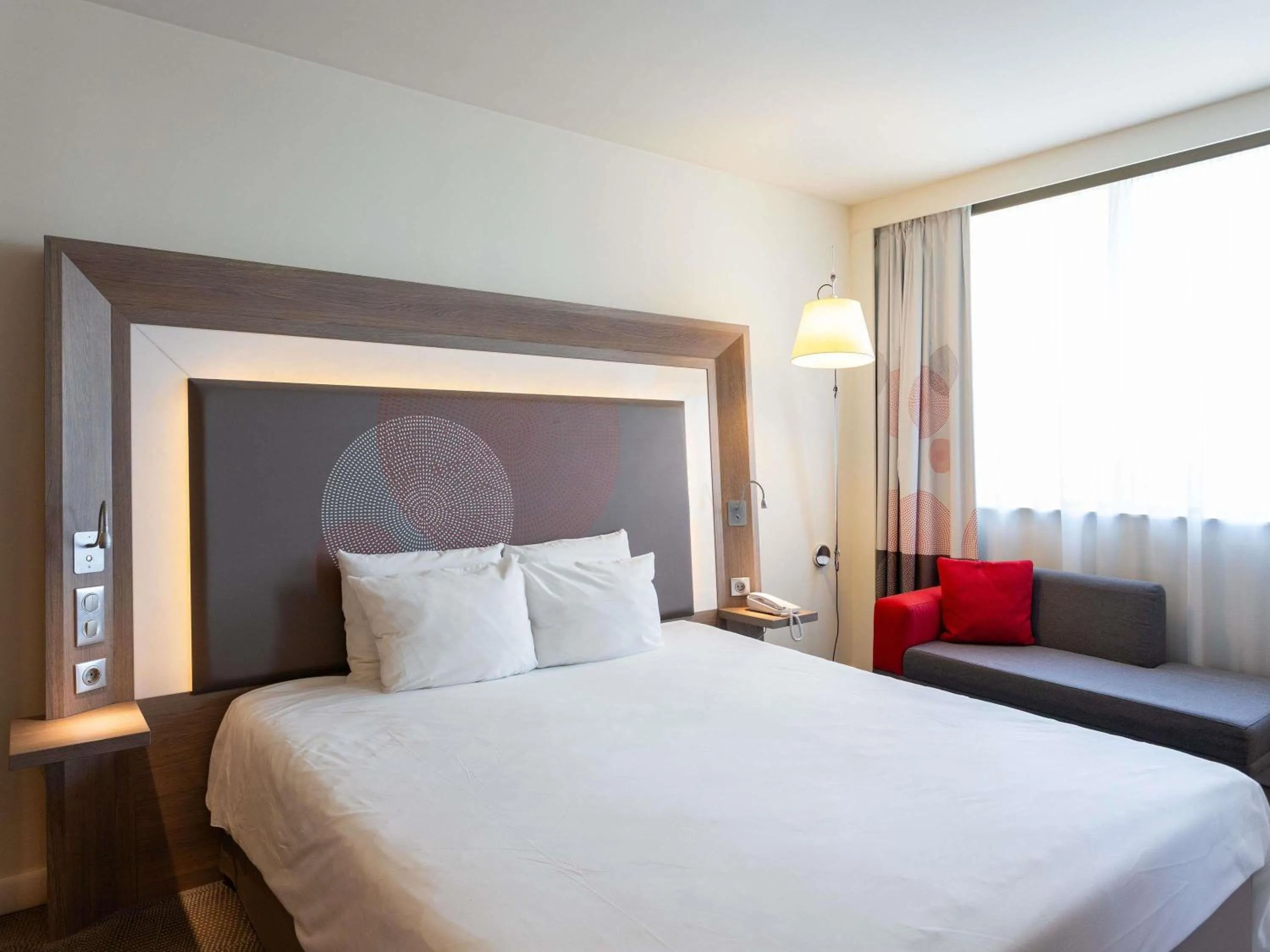 Bedroom, Bed in Novotel Sofia