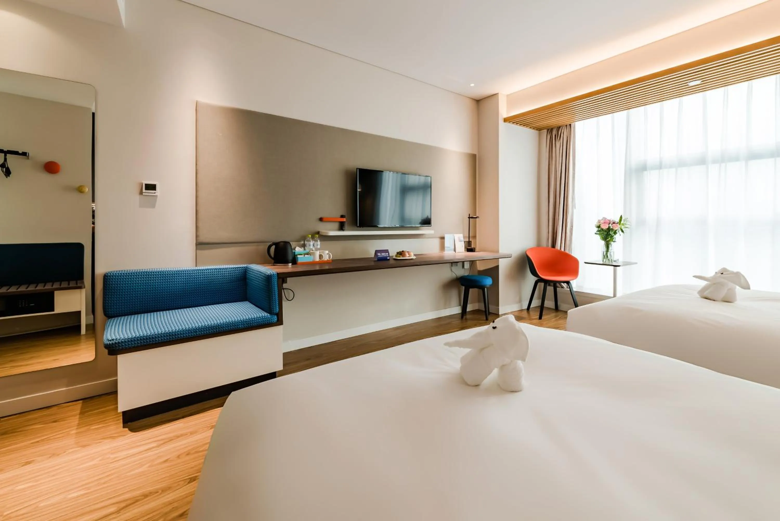 Photo of the whole room, Bed in Holiday Inn Express Taian City Center by IHG