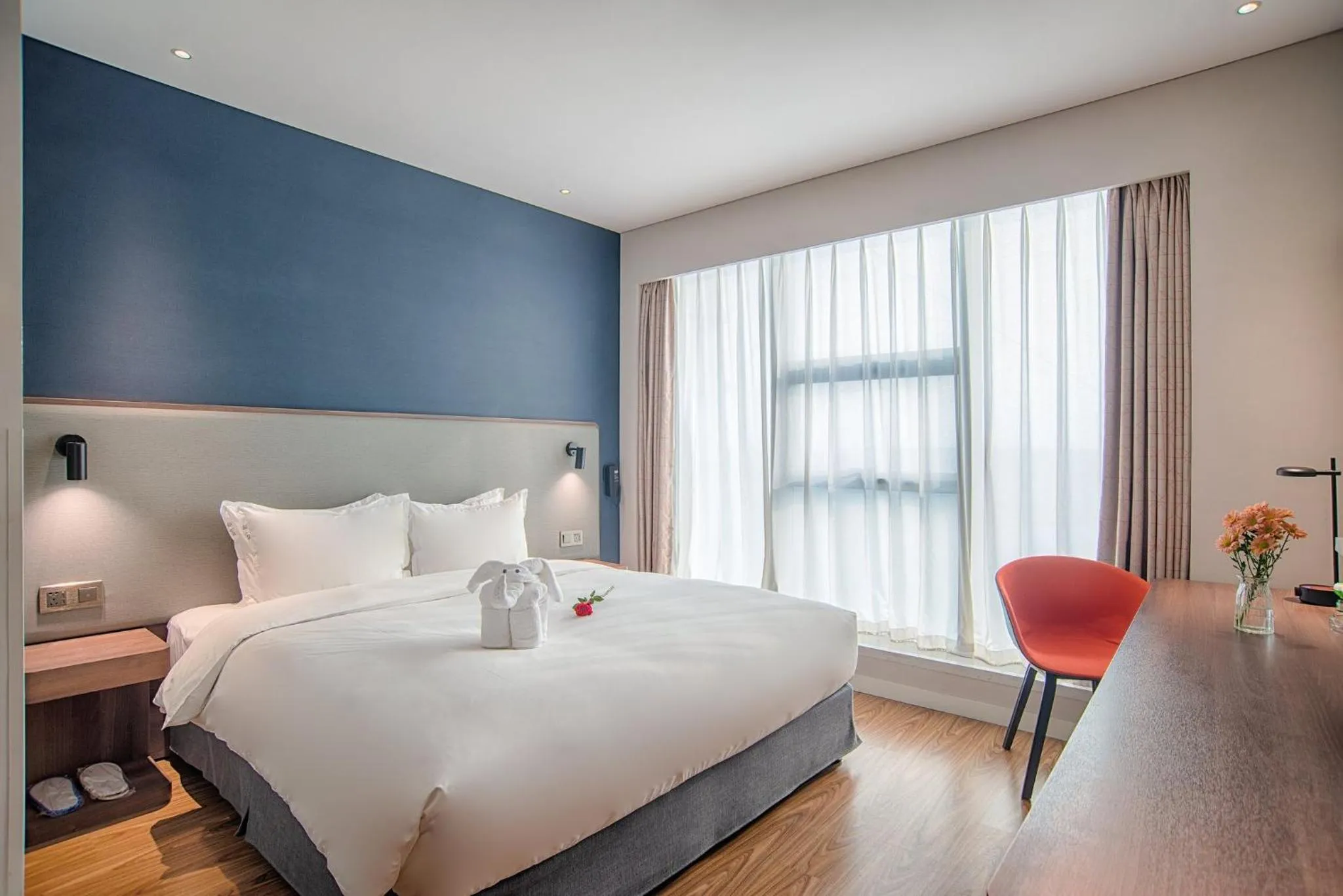 Photo of the whole room, Bed in Holiday Inn Express Taian City Center by IHG