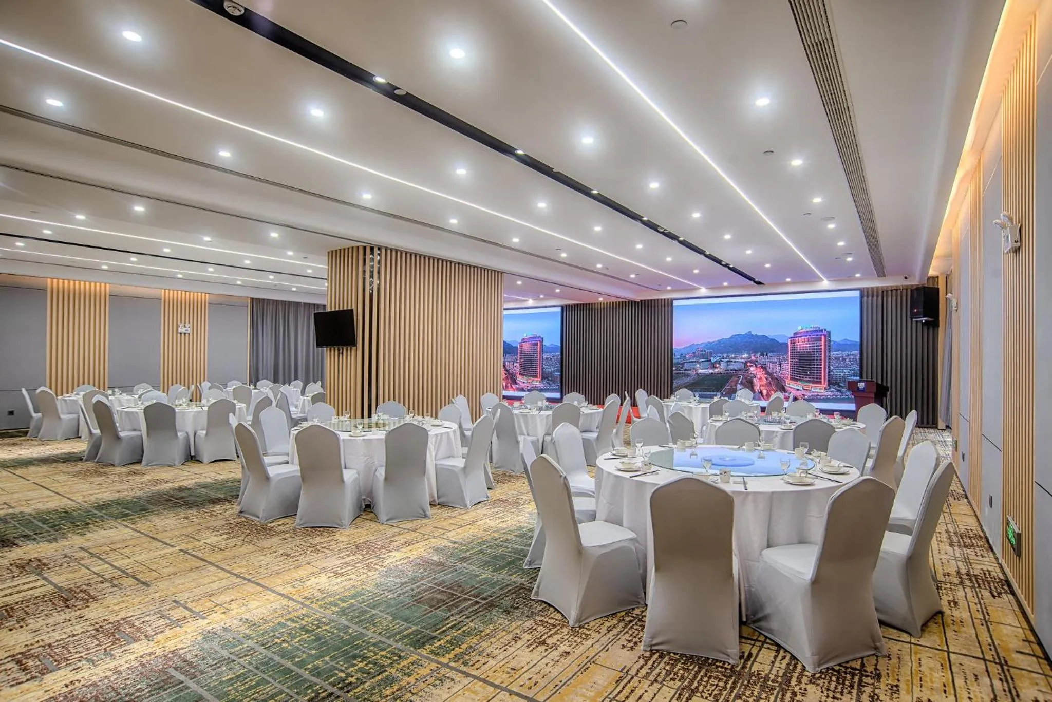 Meeting/conference room in Holiday Inn Express Taian City Center by IHG