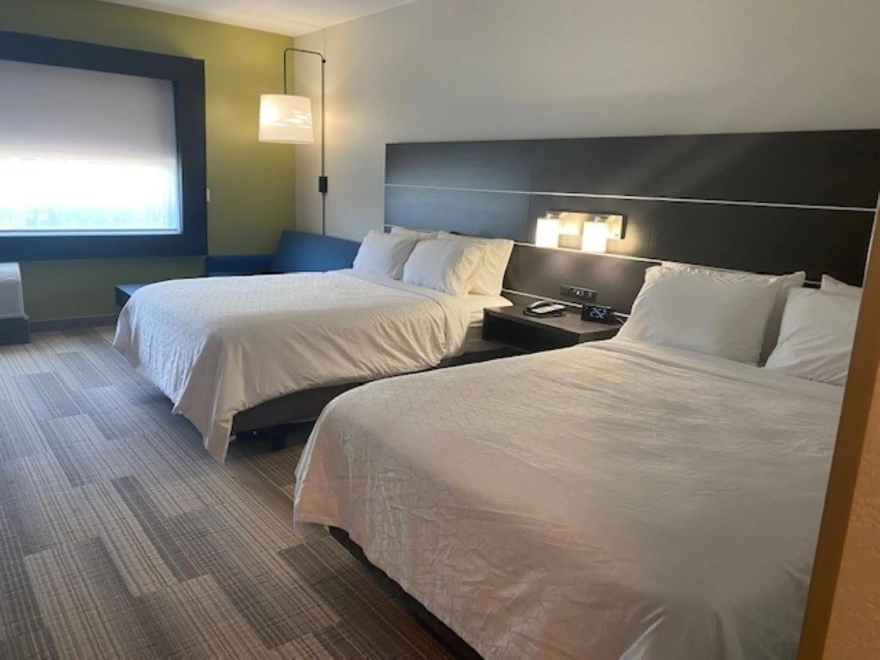 Photo of the whole room, Bed in Holiday Inn Express & Suites Warrensburg North by IHG