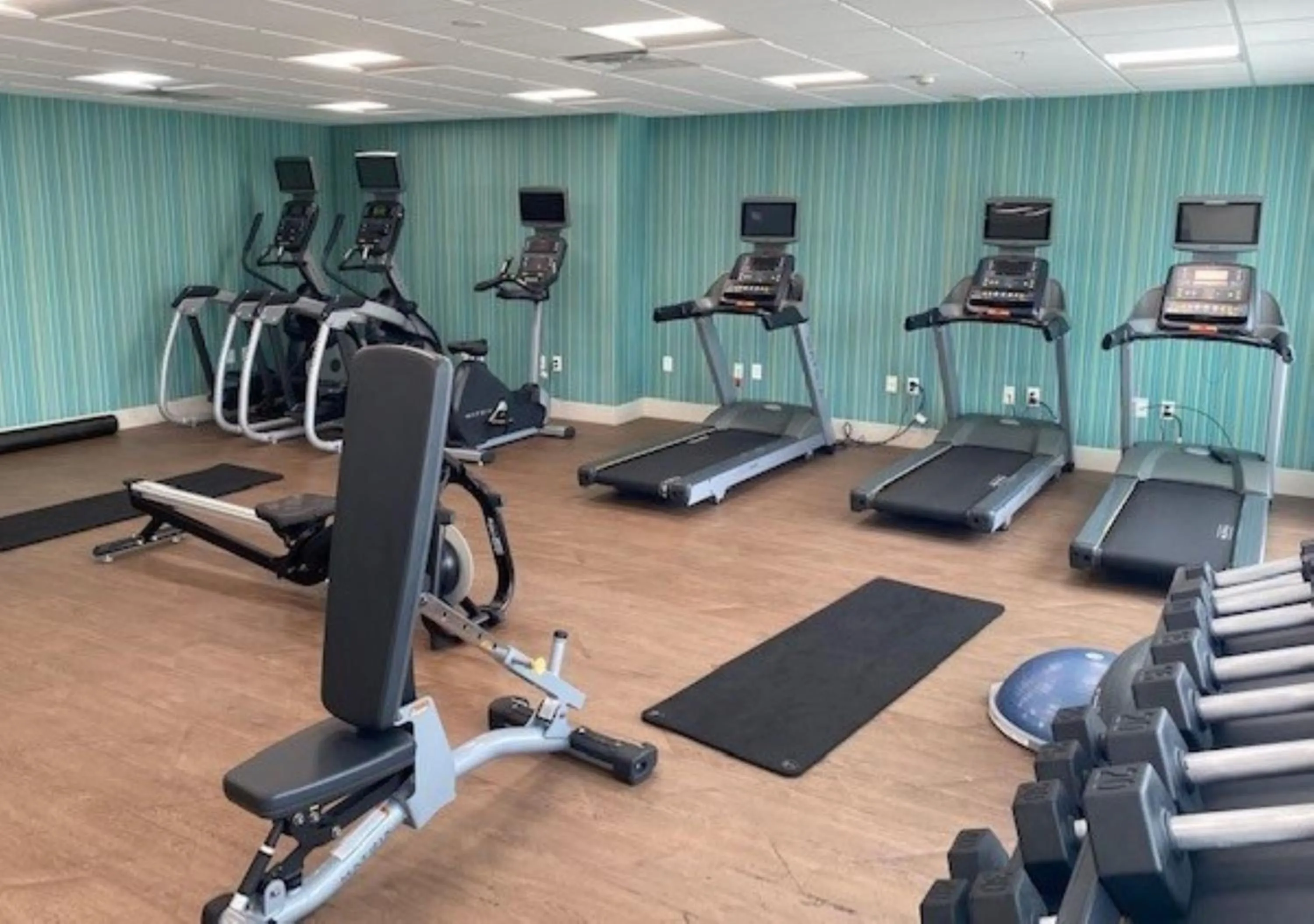 Spa and wellness centre/facilities in Holiday Inn Express & Suites Warrensburg North by IHG