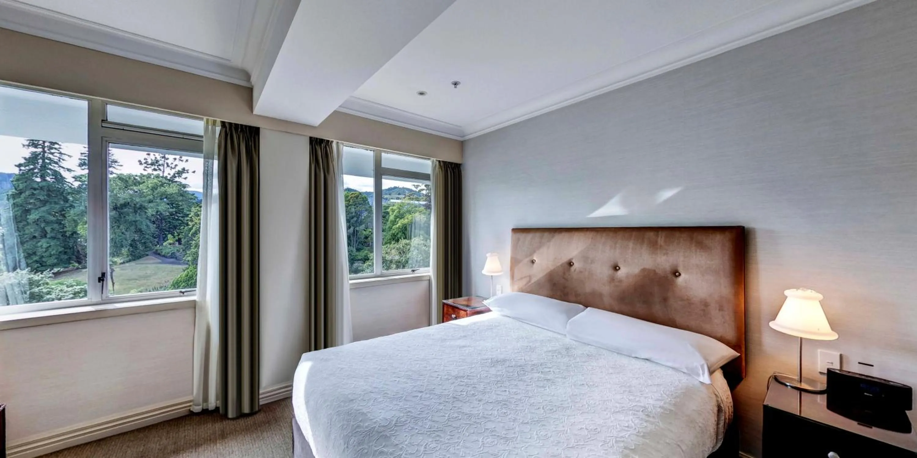 View (from property/room), Bed in Rutherford Hotel Nelson - A Heritage Hotel