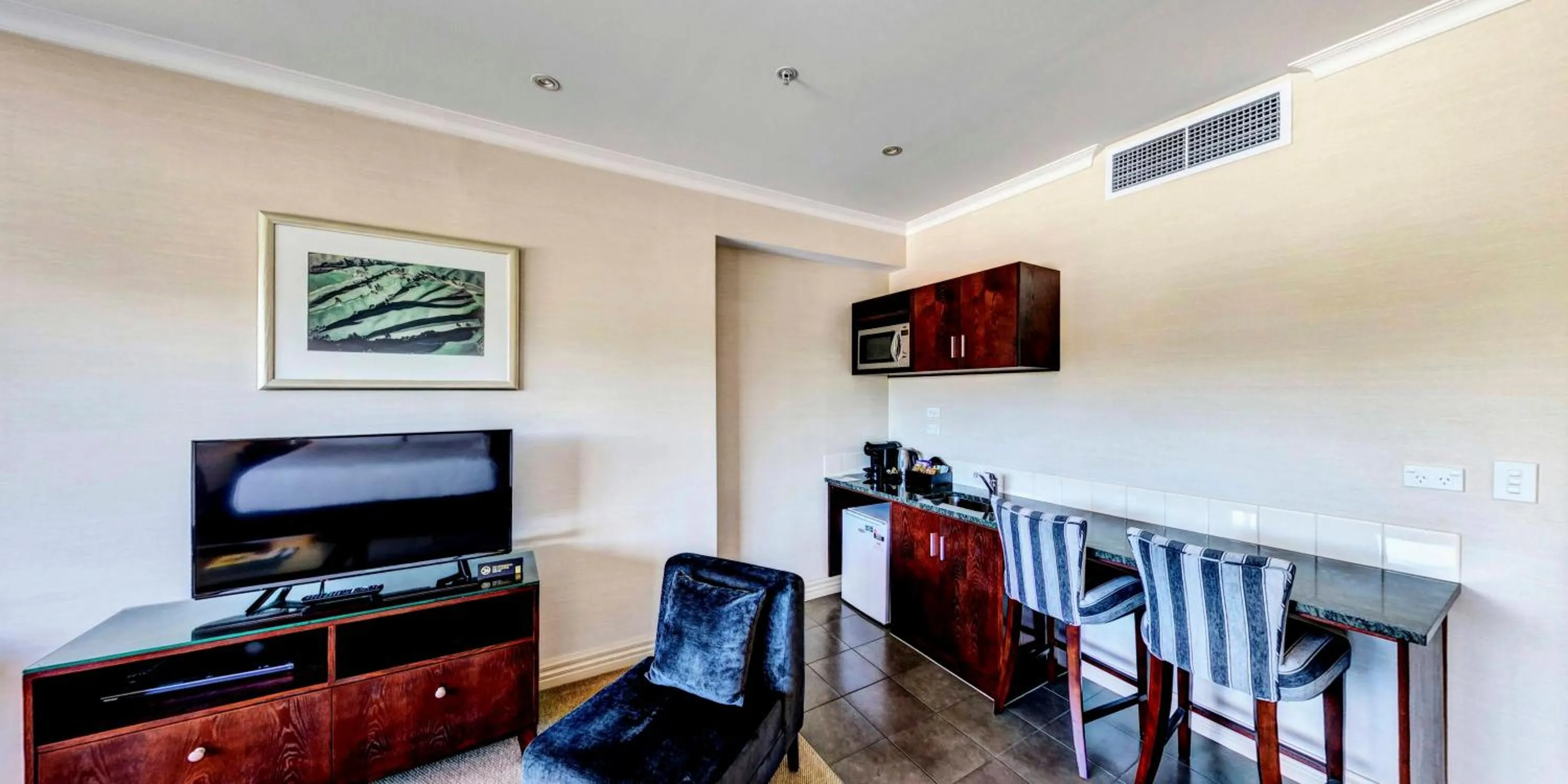 TV and multimedia in Rutherford Hotel Nelson - A Heritage Hotel