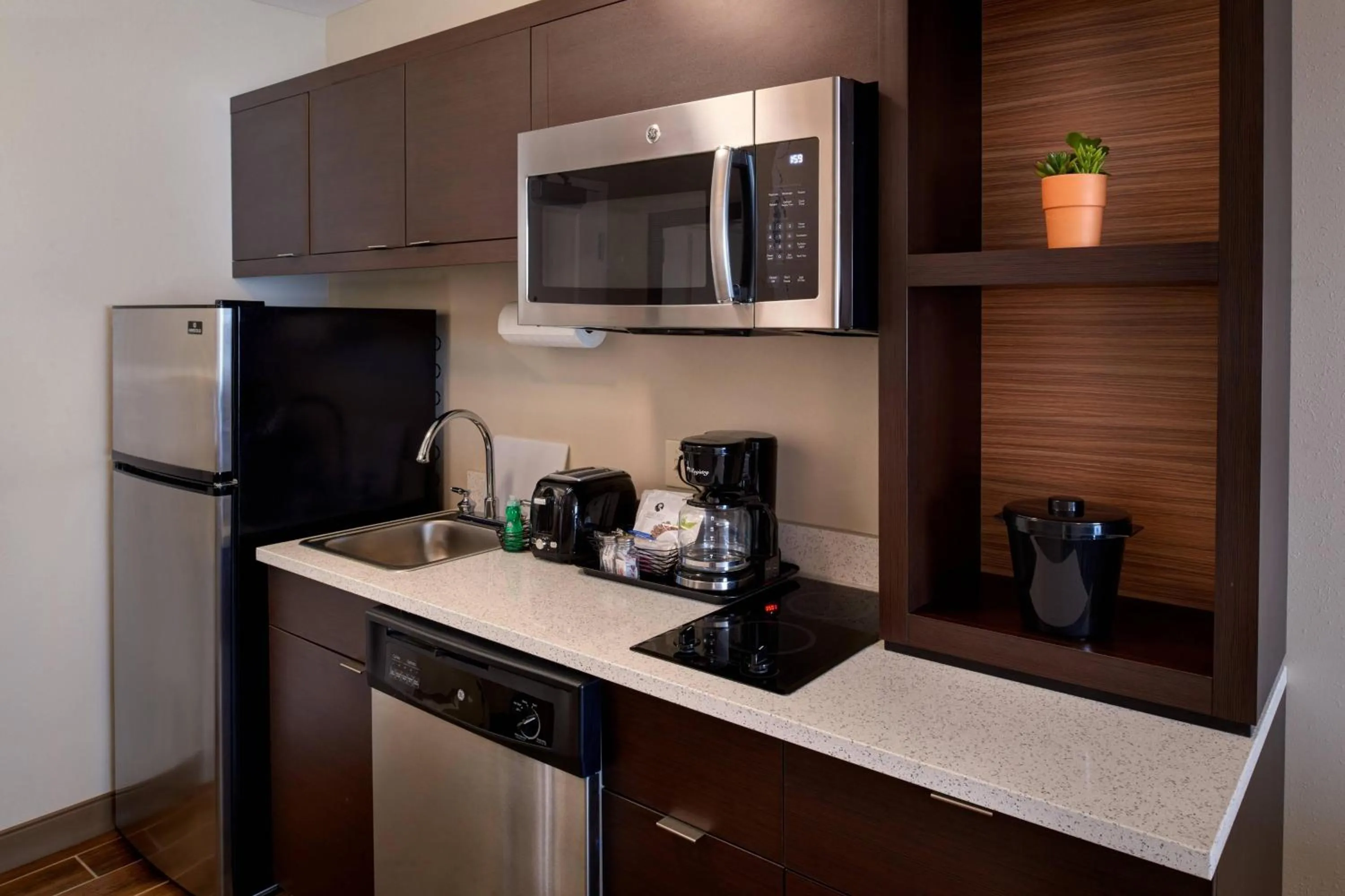 Kitchen or kitchenette in TownePlace Suites by Marriott Jackson