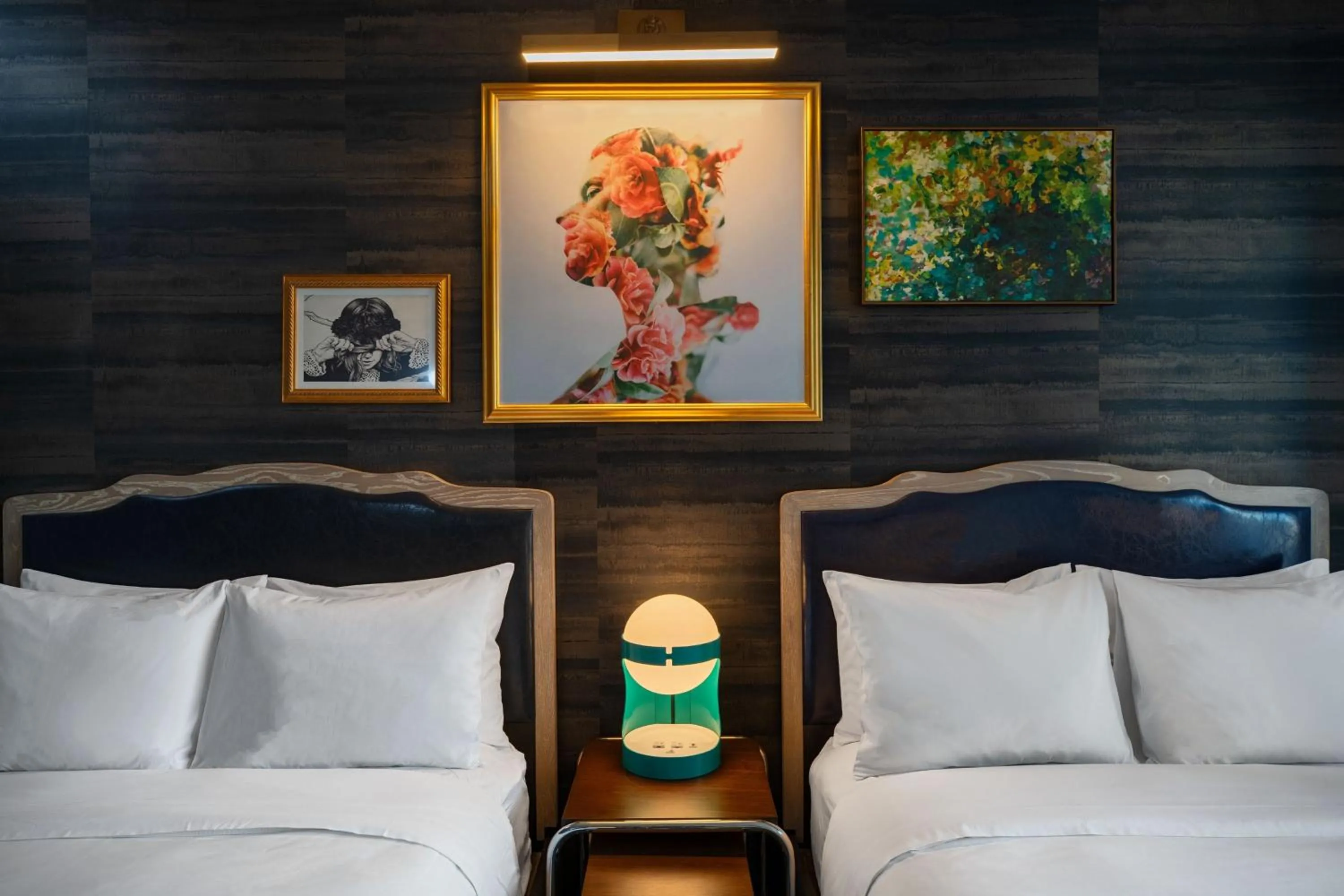 Photo of the whole room, Bed in Renaissance New York Chelsea Hotel