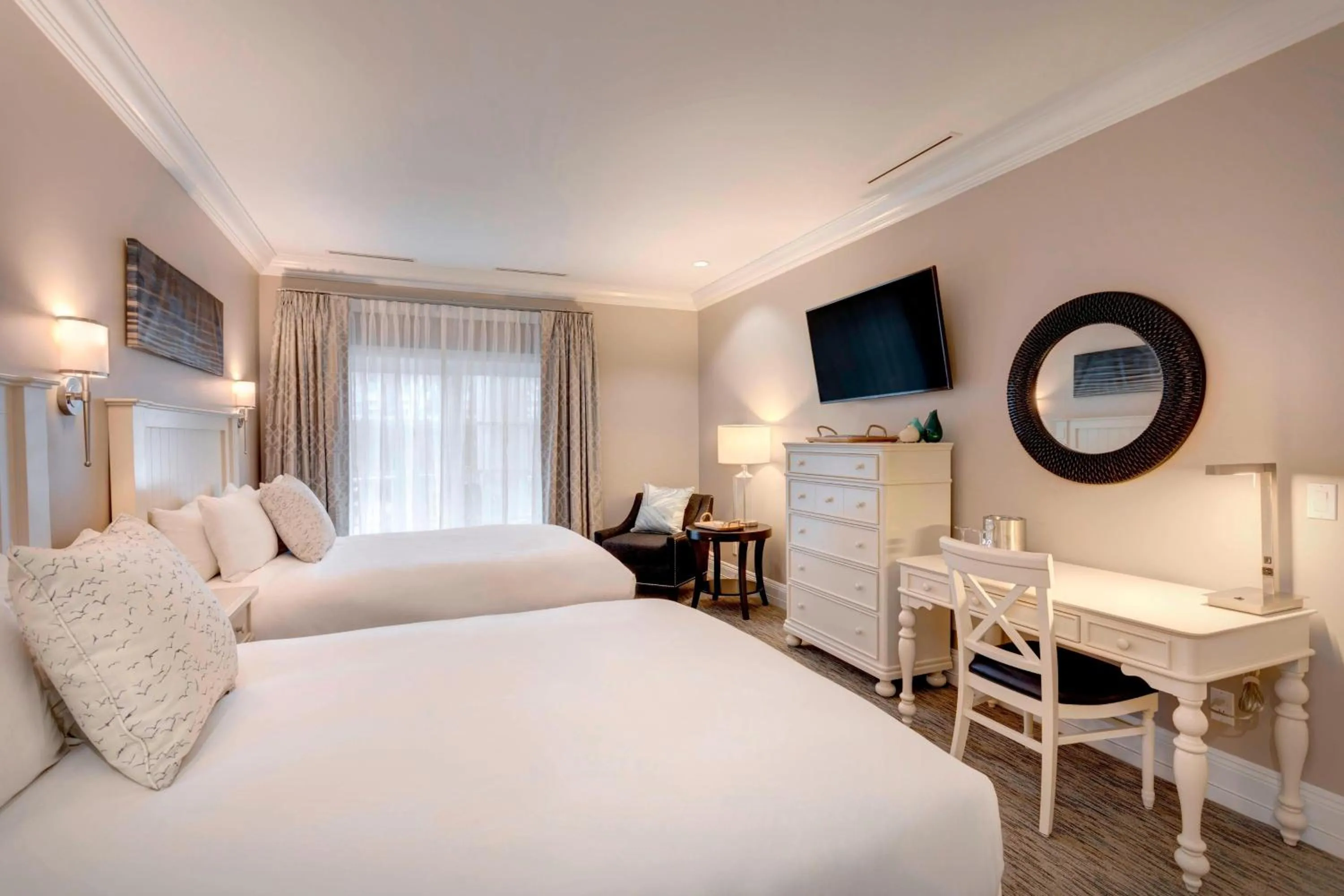 Queen Room with Two Queen Beds and Lake View in Inn at Bay Harbor