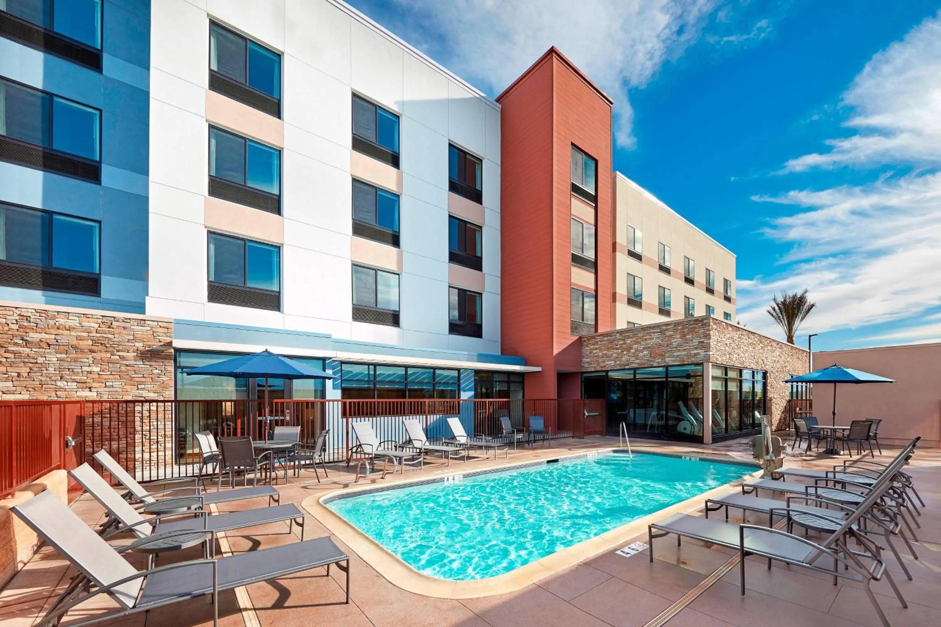 Swimming pool in Fairfield by Marriott Inn & Suites Indio Coachella Valley