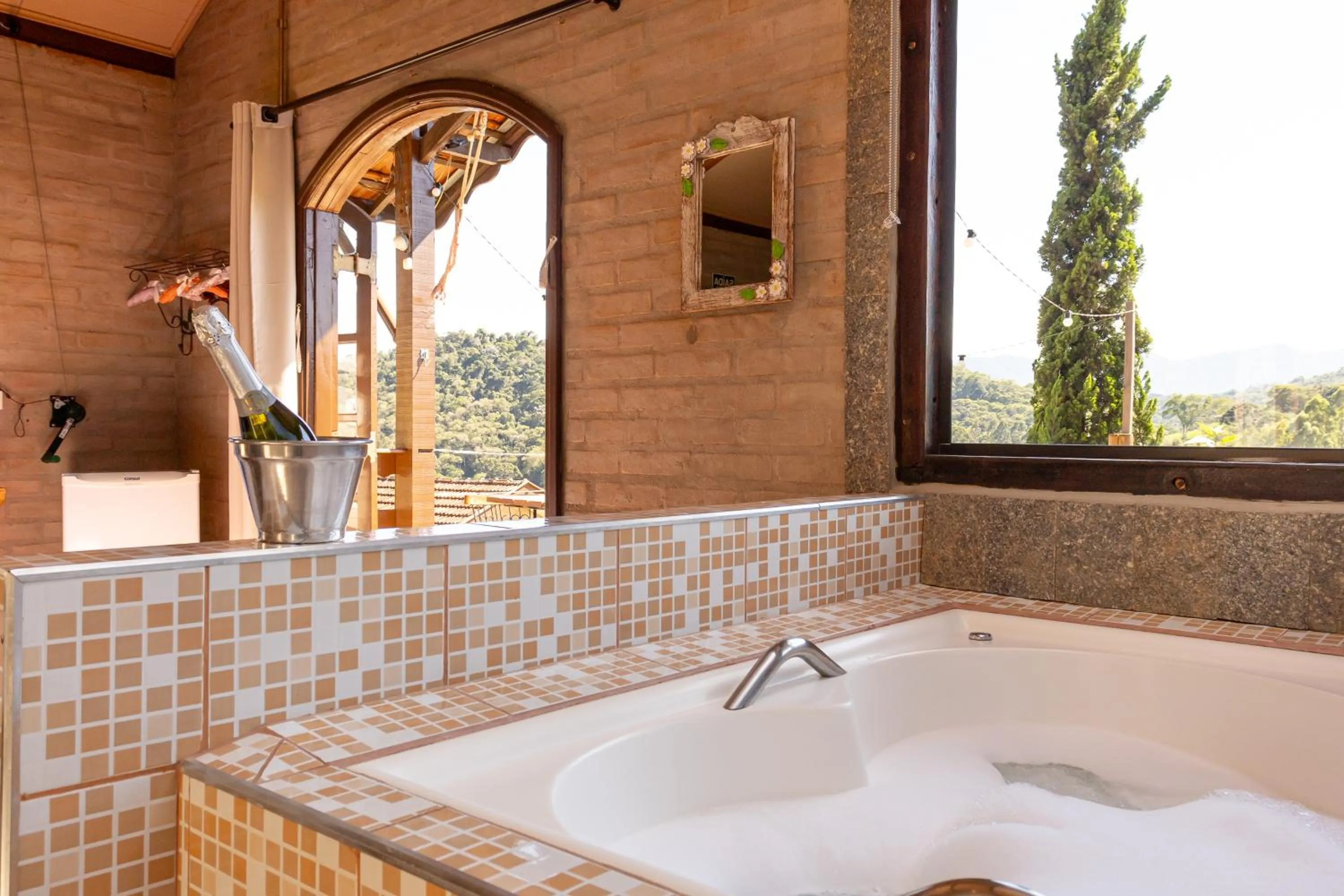 Hot Tub in Pousada Chalés São Francisco