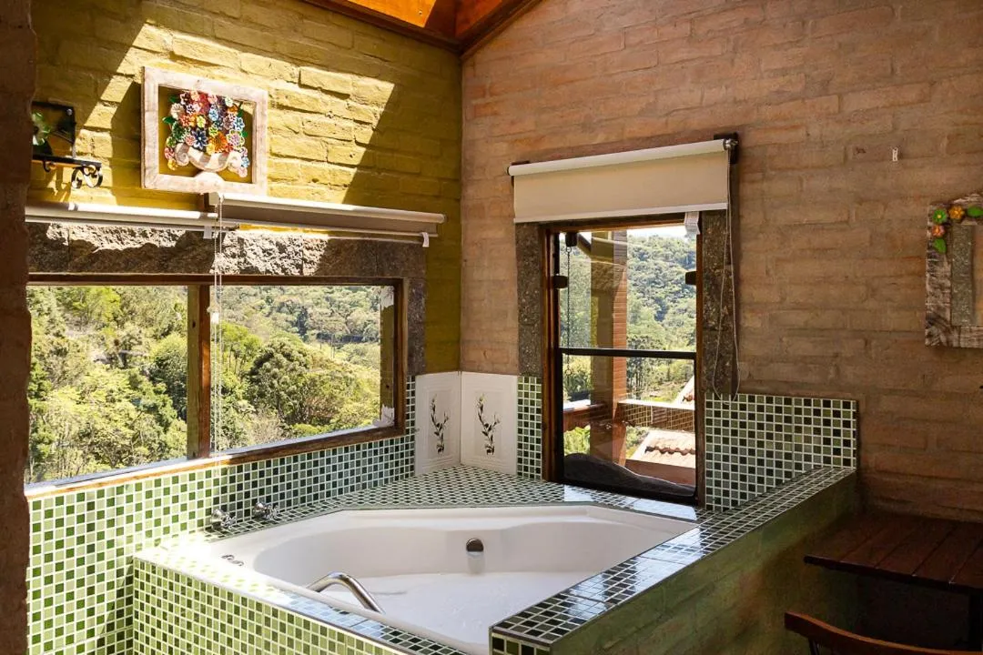 Hot Tub in Pousada Chalés São Francisco